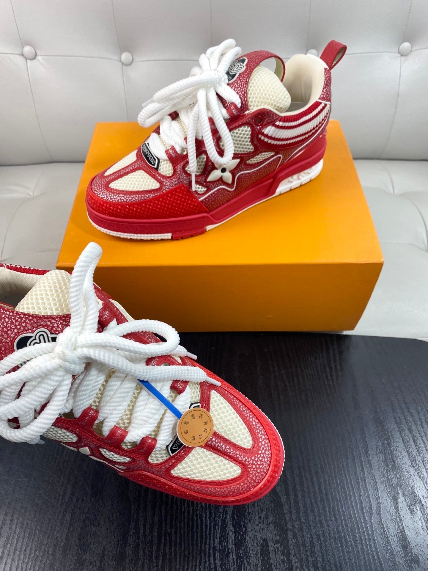 ROTE &amp; WEISSE KLUBIGE SNEAKER 