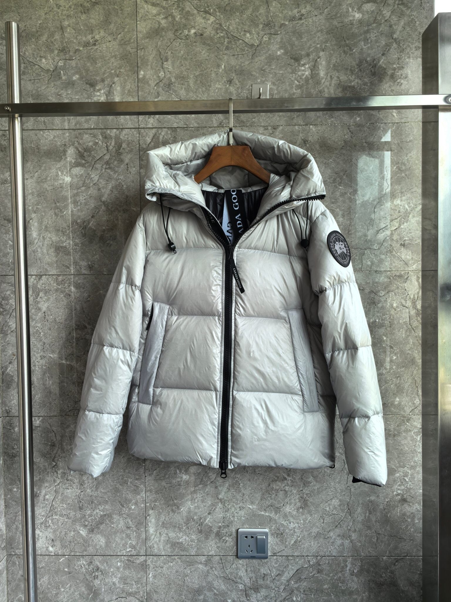 HOODED PUFFER JACKET