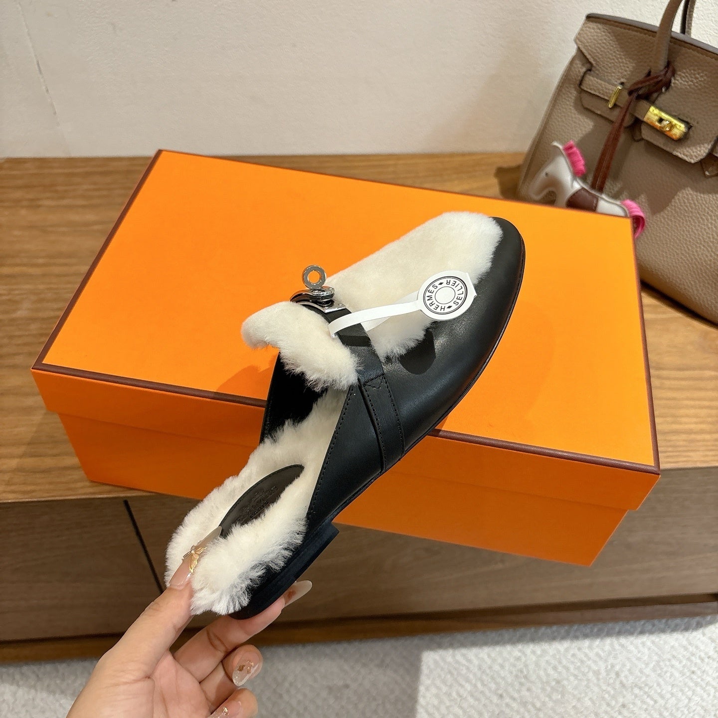 BLACK FAUX FUR LEATHER MULE SLIPPERS