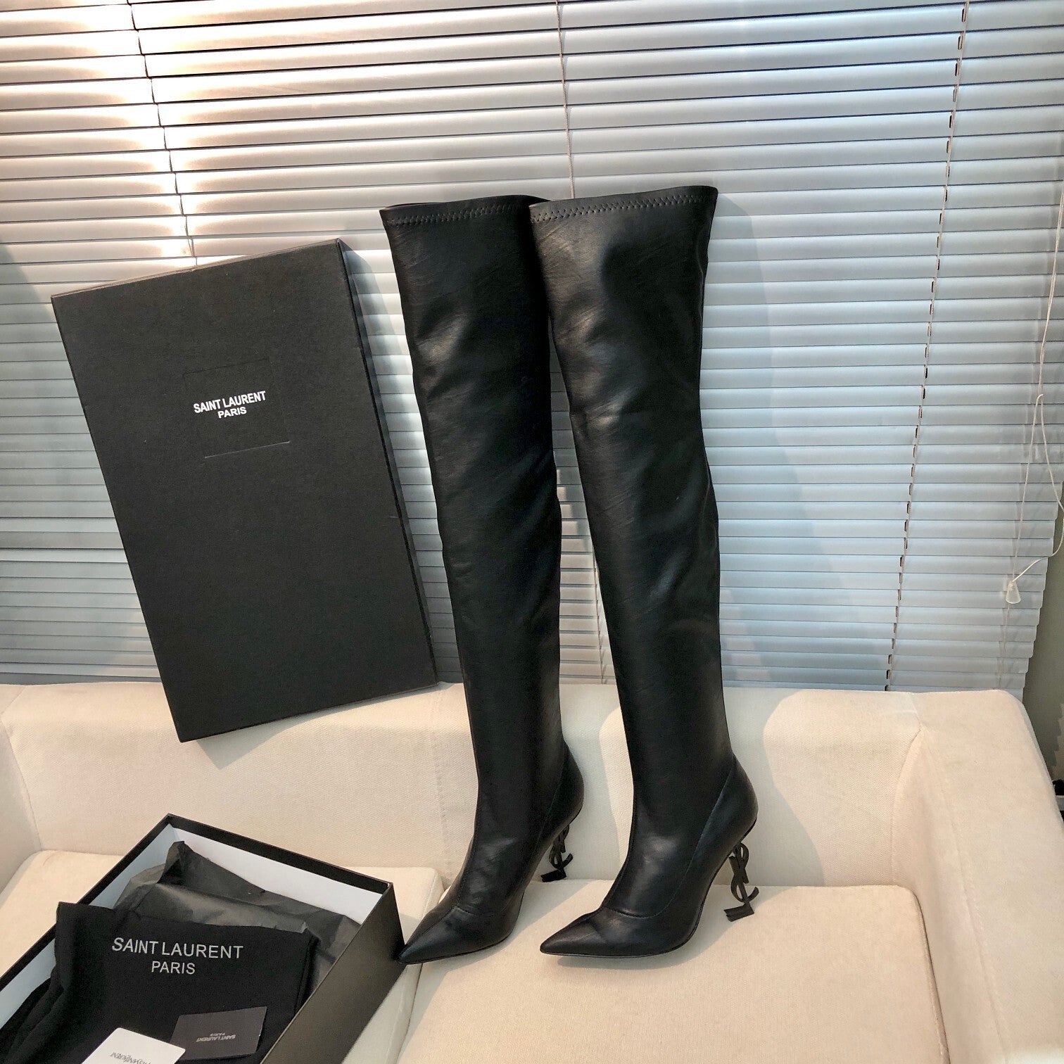 OVERKNEE POINTED HEEL BOOTS