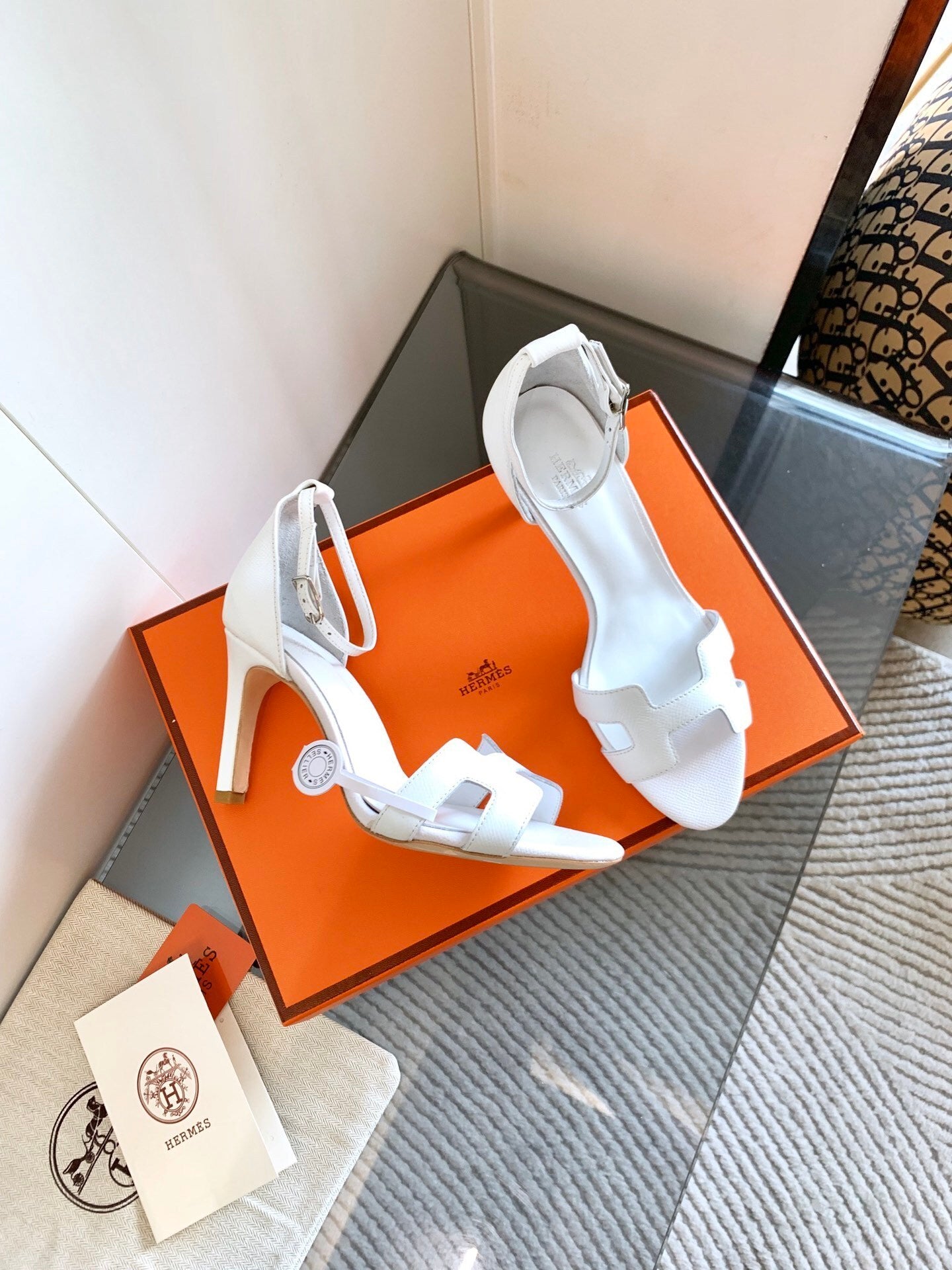 WHITE LEATHER ANKLE STRAP HEEL SANDALS