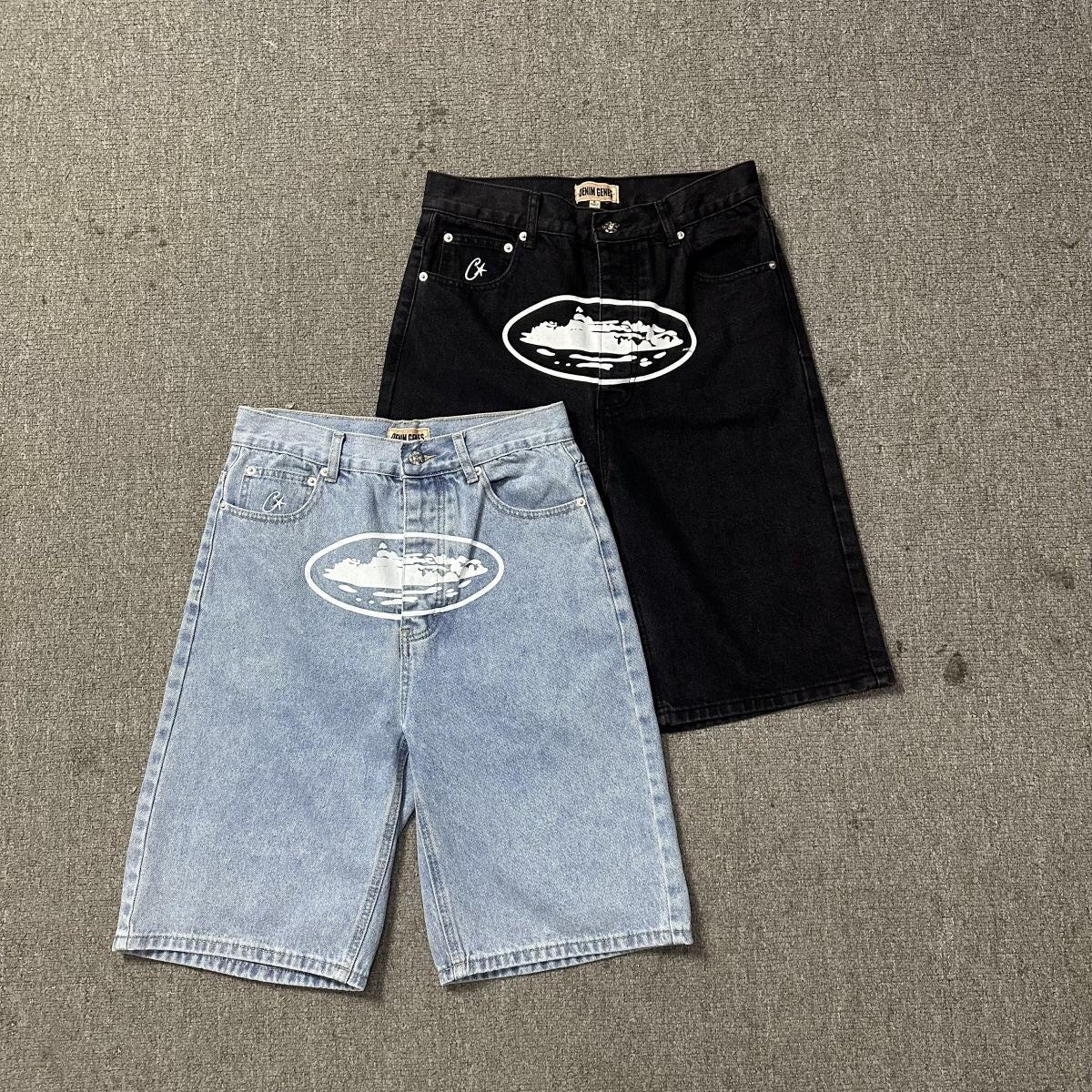 GRAPHIC DENIM SHORTS