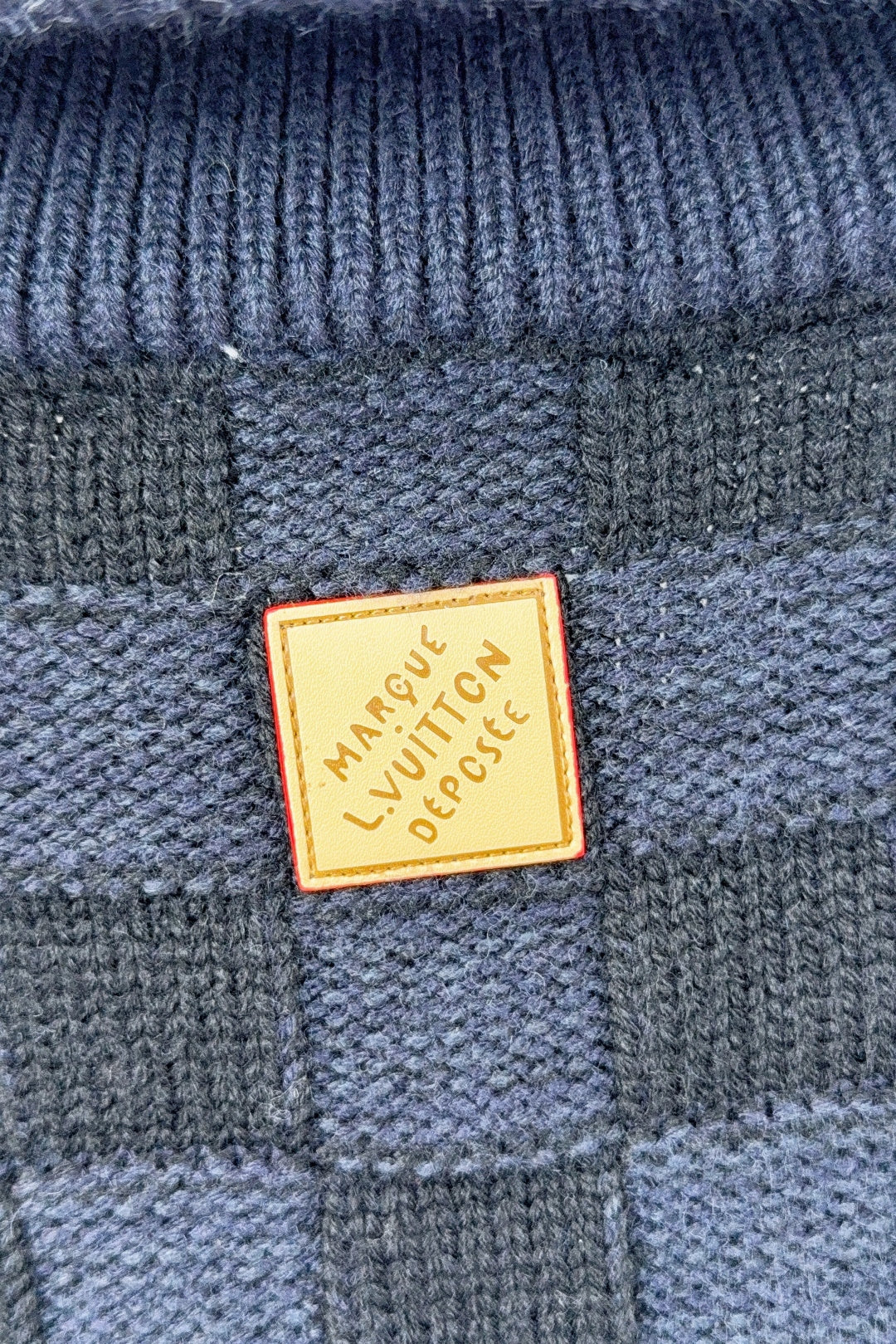 STRICKJACKE MIT REISSVERSCHLUSS UND STRUKTURIERTEM KRAGEN MIT KONTRASTKragen