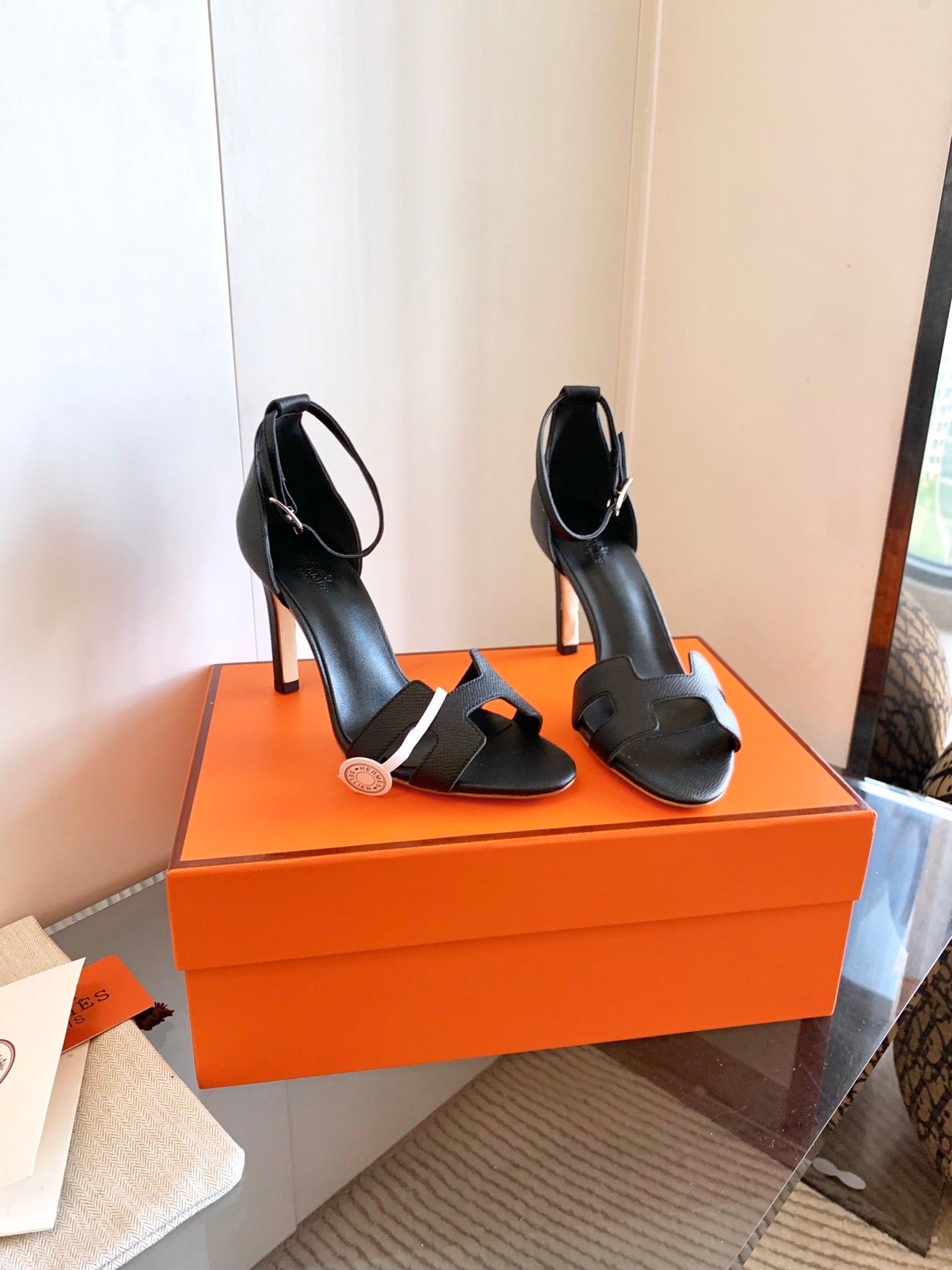BLACK LEATHER ANKLE STRAP HEEL SANDALS