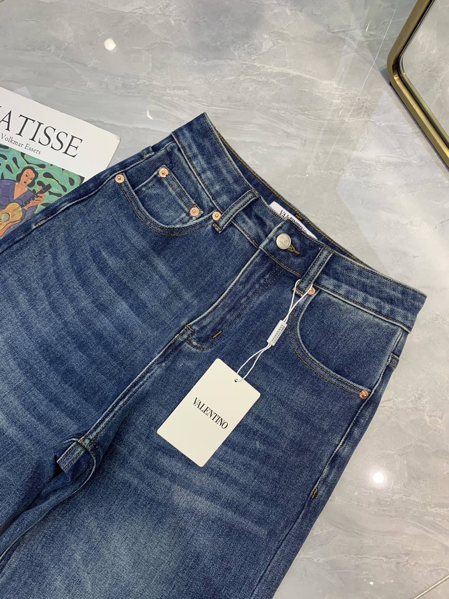 HIGH-WAIST WIDE LEG DENIM JEANS WITH LOGO DETAIL