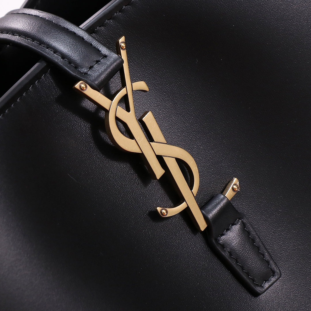 MINIMAL LEATHER SHOULDER BAG