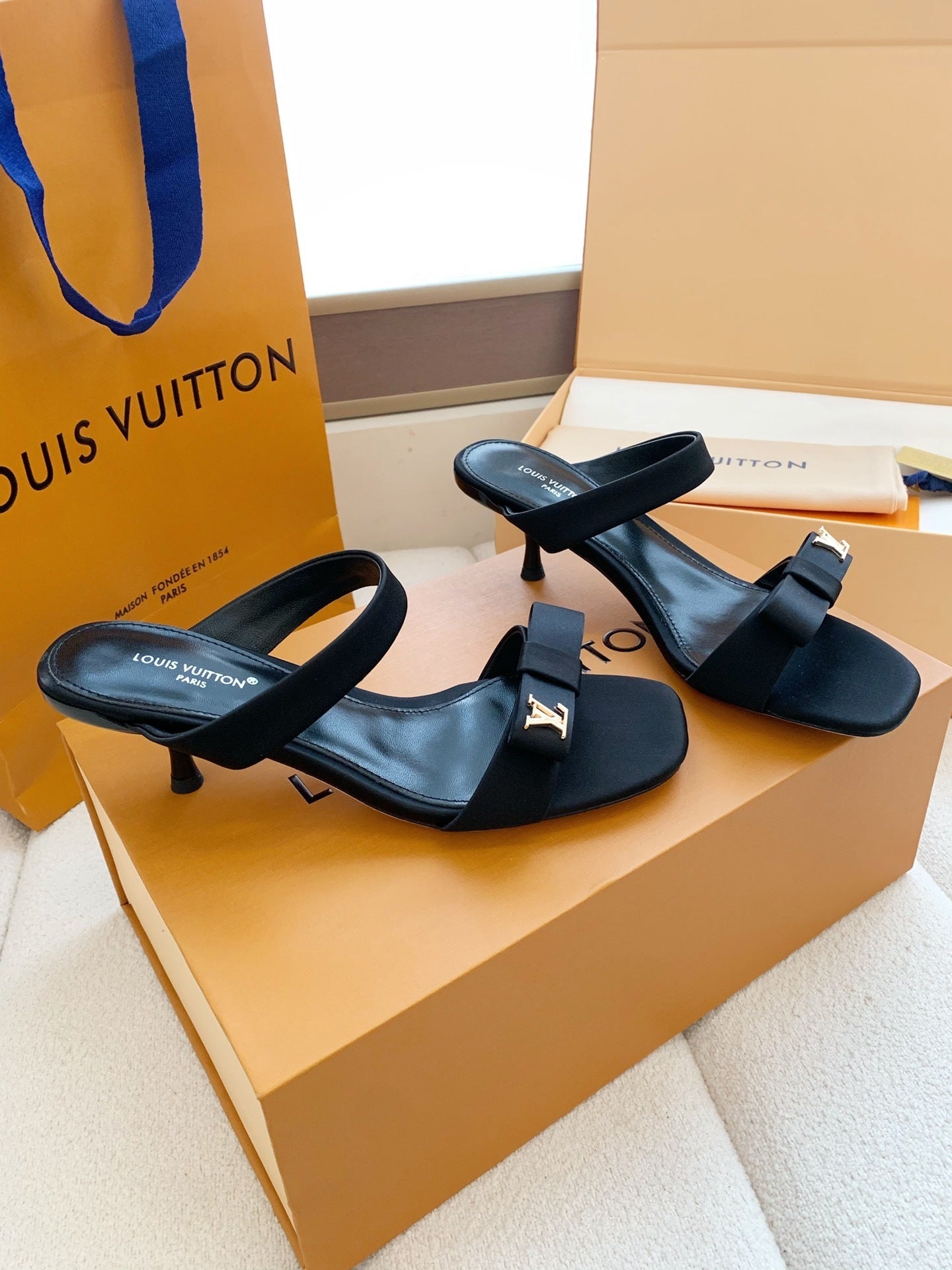 BLACK BOW DETAIL SLIDE HEEL SANDALS