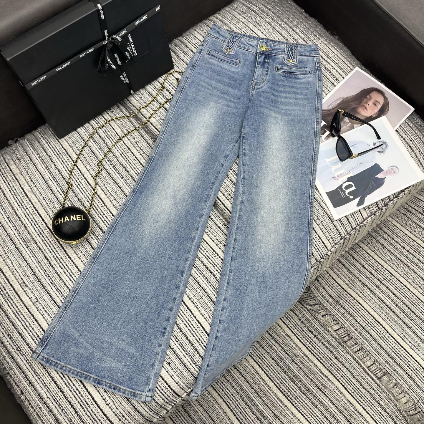 HIGH-RISE STRAIGHT LEG JEANS