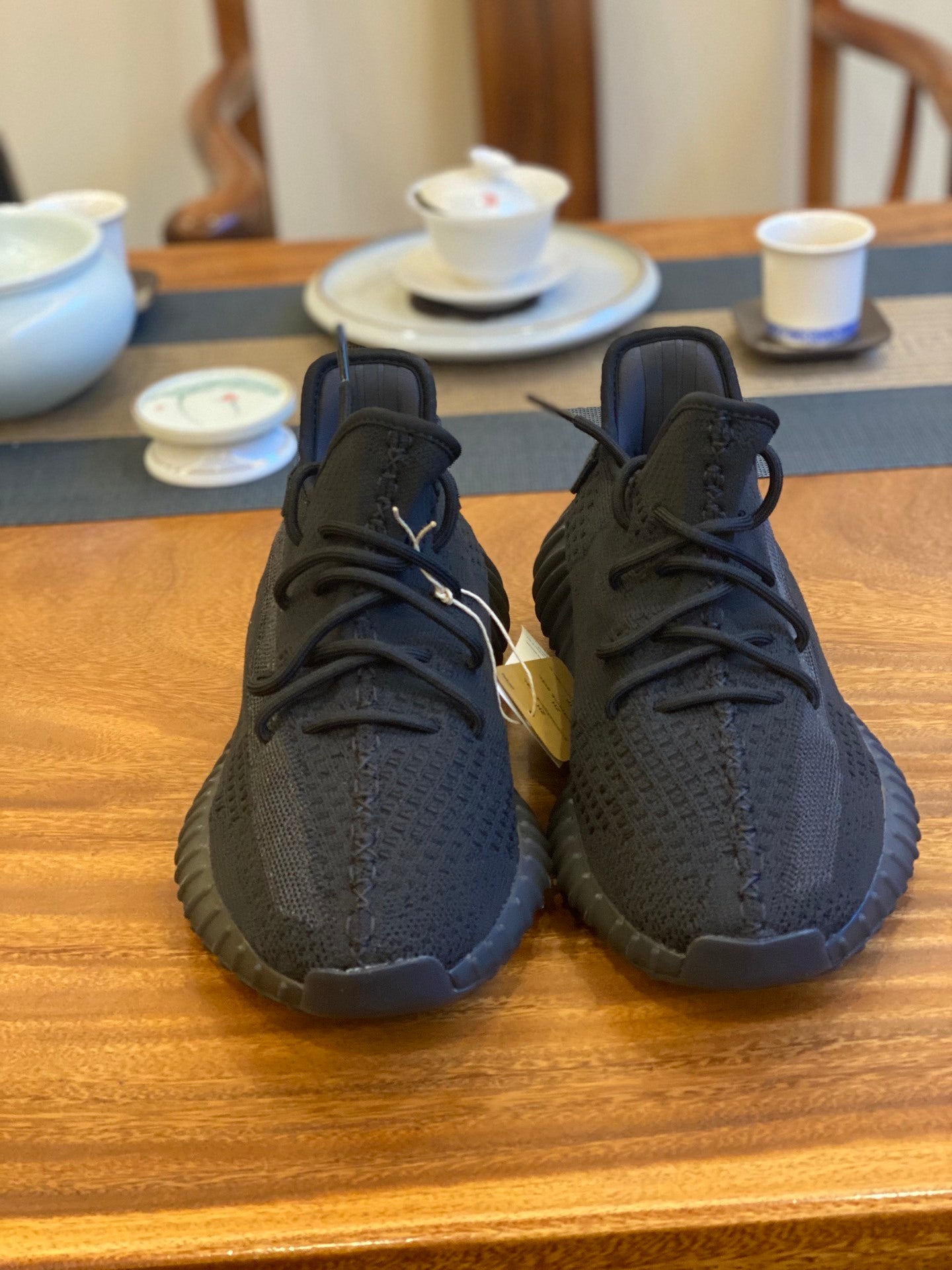 UNISEX BREATHABLE KNIT LOW-TOP SNEAKERS – ALL BLACK