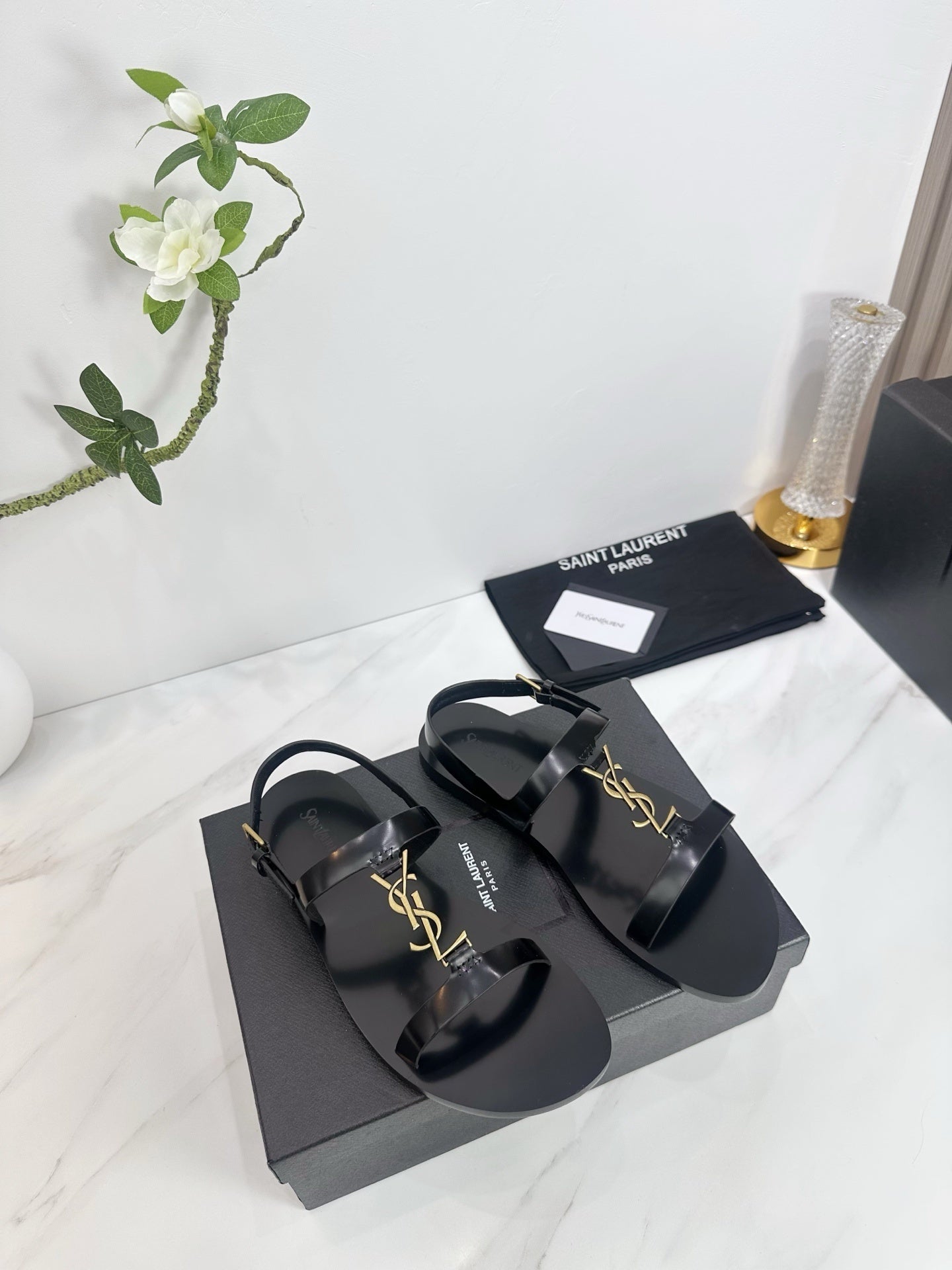 BLACK MINIMAL STRAP SANDALS WITH GOLD LOGO ACCENT