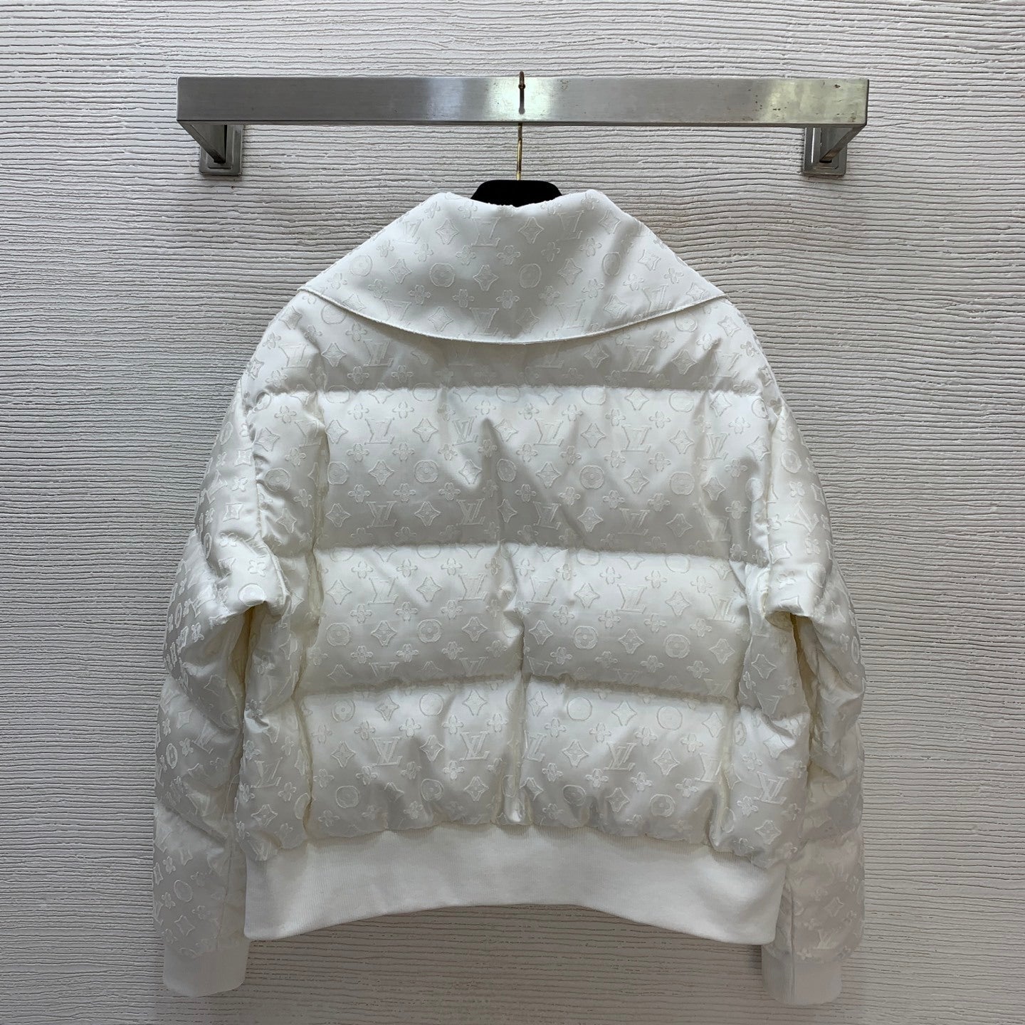EMBOSSED PUFFER JACKET WITH FAUX FUR COLLAR