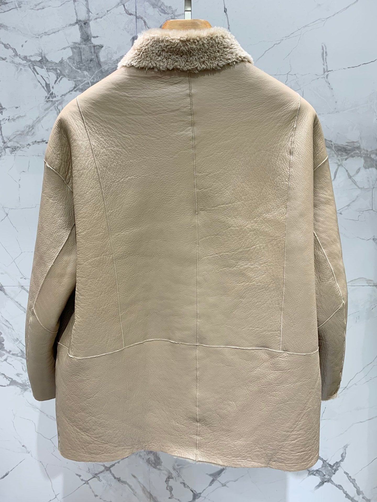 NATURAL SHEARLING JACKET IN BEIGE WITH STAND COLLAR