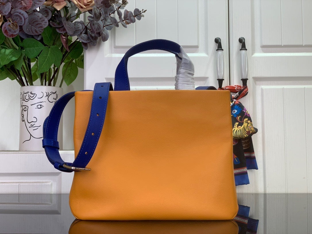 BOLD COLOR STRUCTURED TOTE