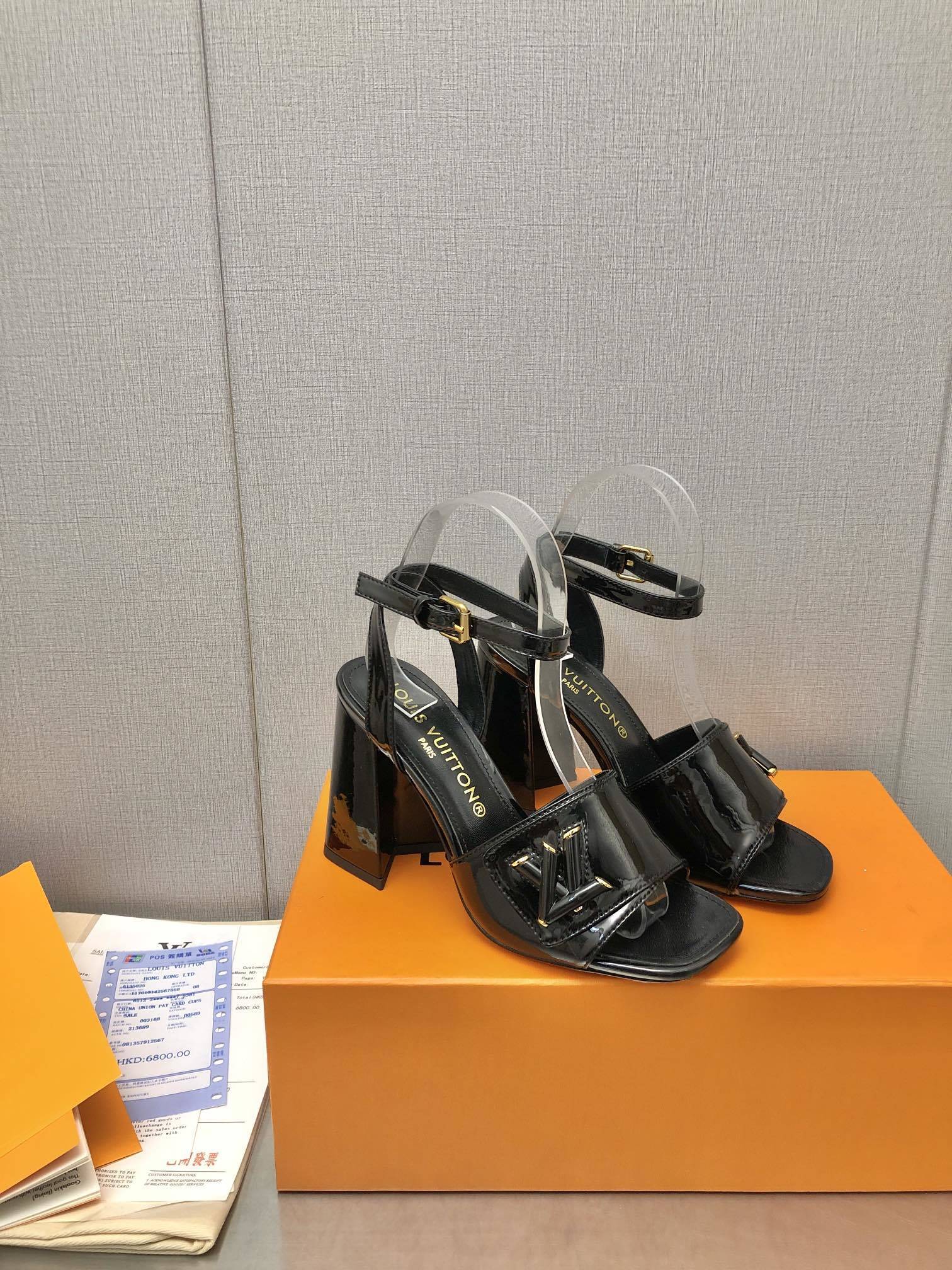 PATENT STRAP BLOCK HEEL SANDALS