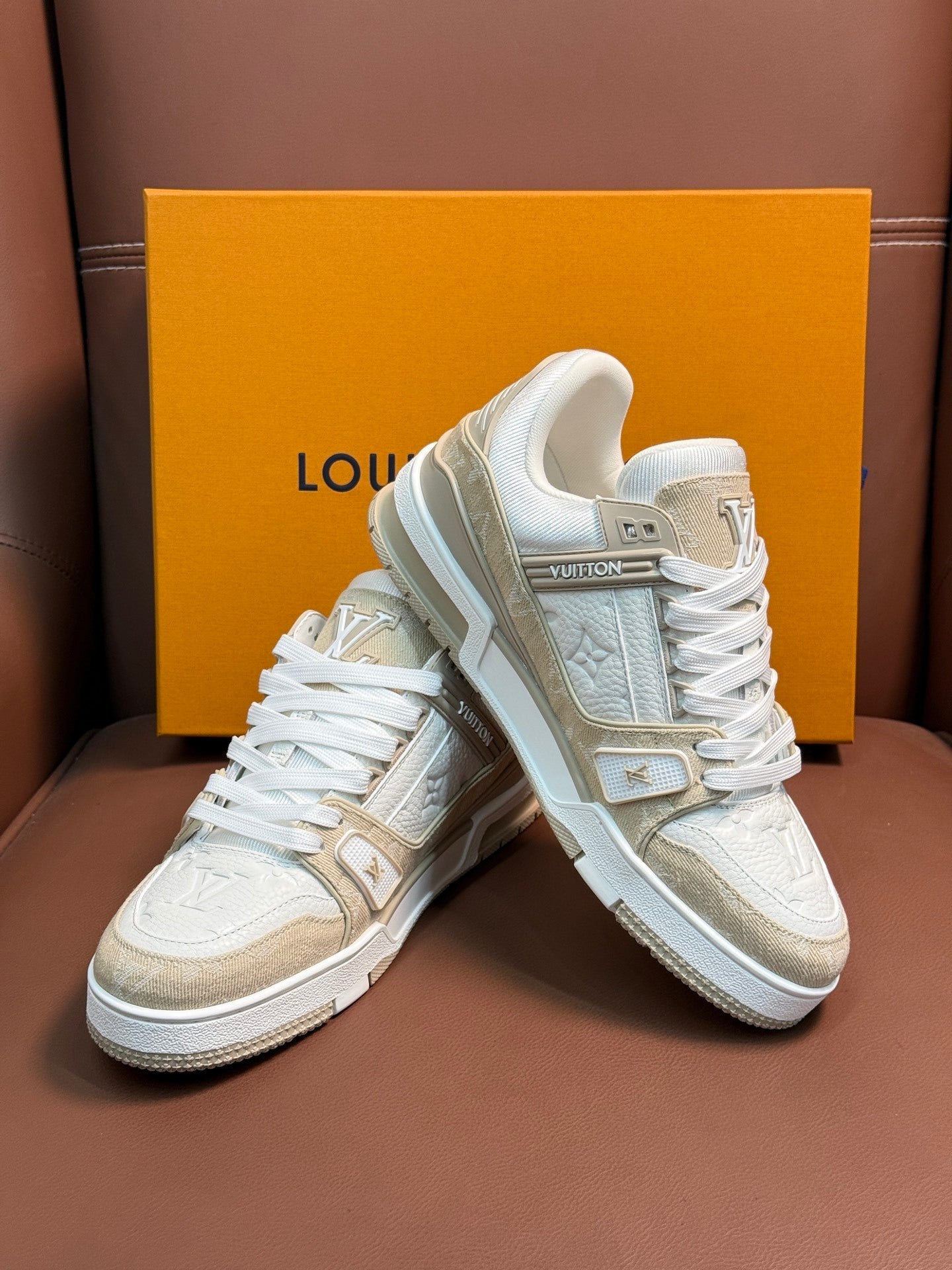 BEIGE & WHITE TEXTURED LOW-TOP SNEAKERS