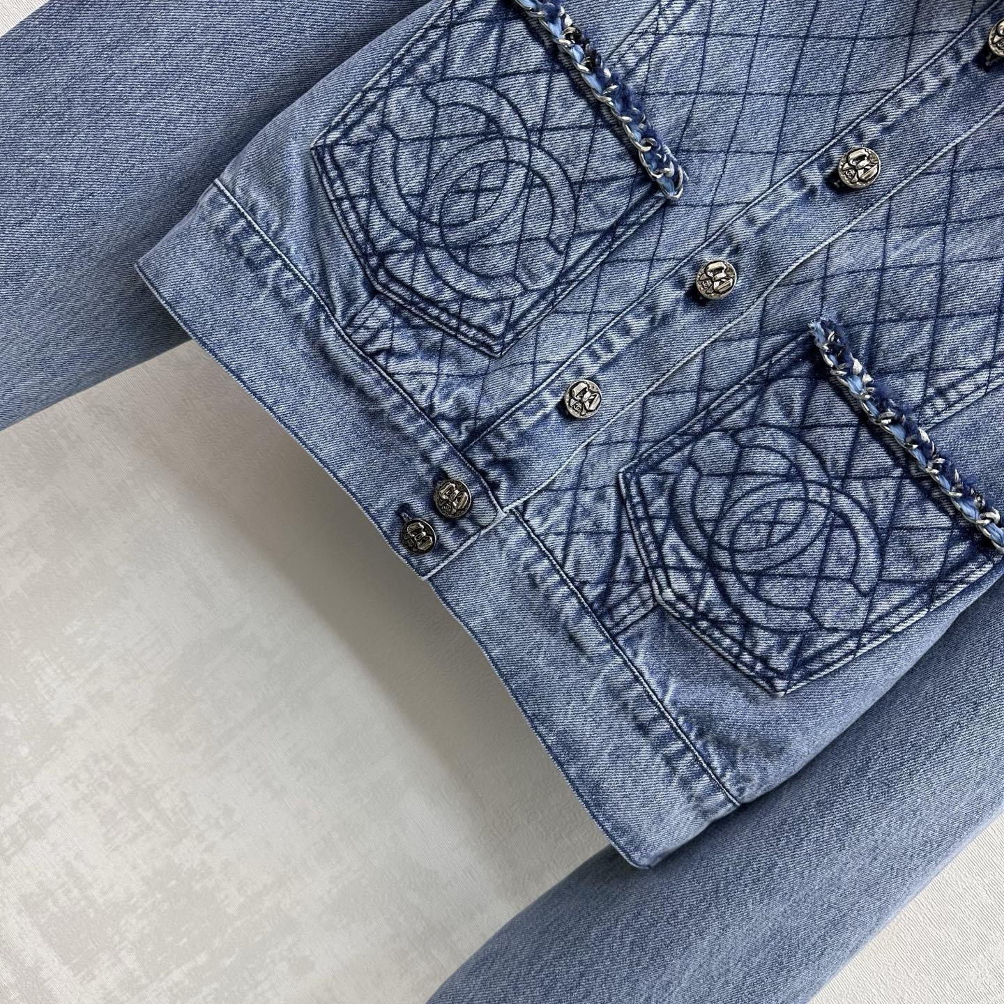 DENIM CROPPED JACKET & MINI SKIRT SET WITH QUILTED DETAIL