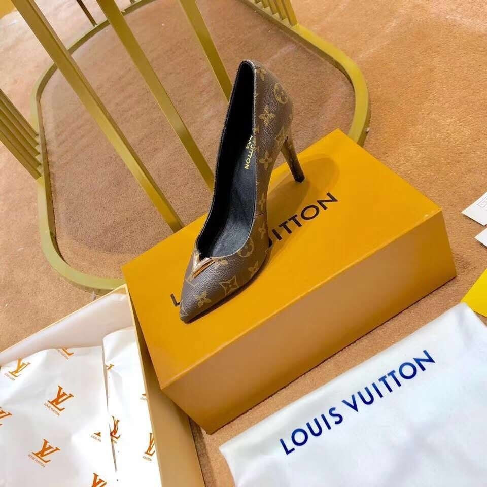 CLASSIC MONOGRAM POINTED TOE PUMPS