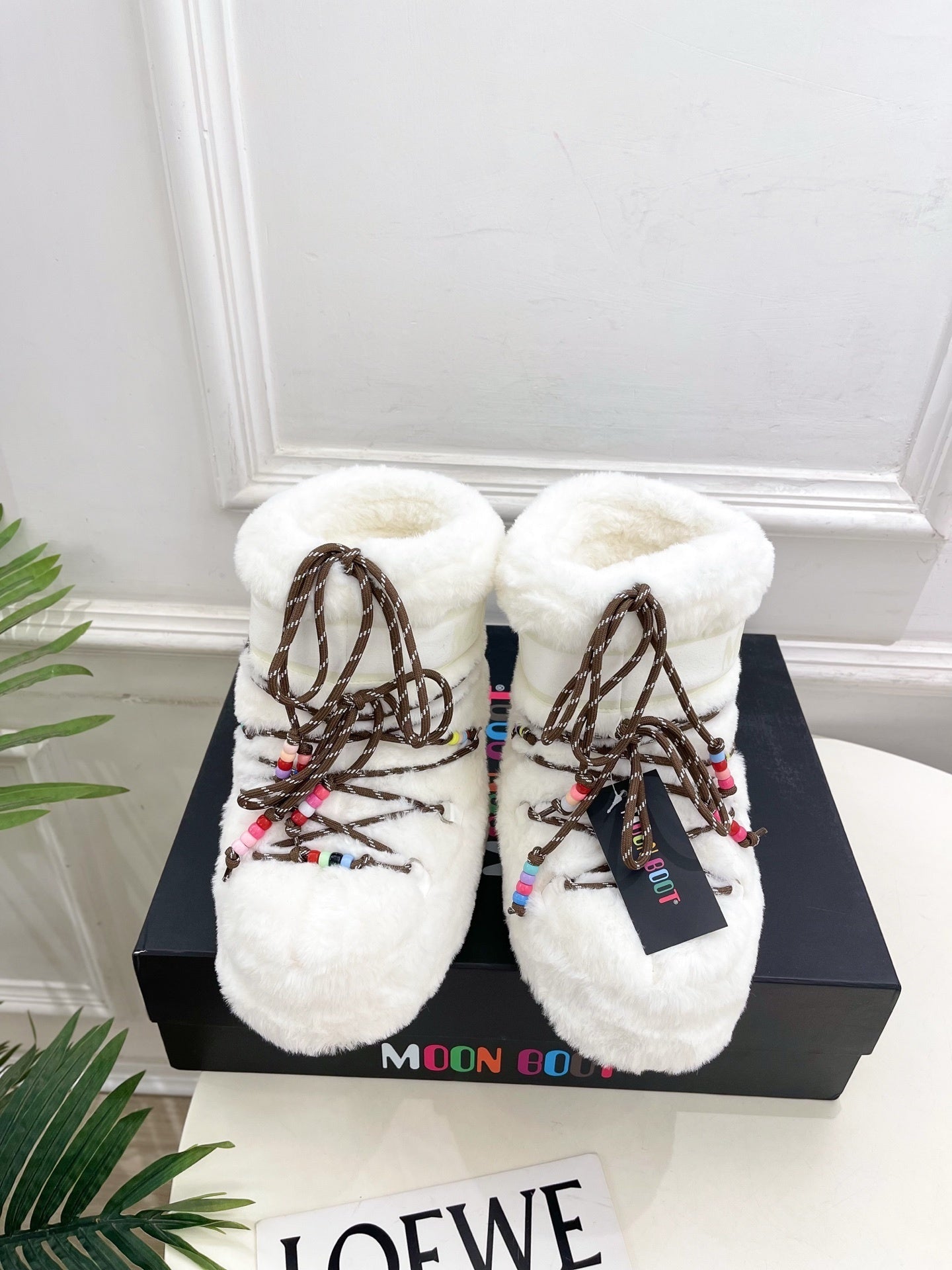 WHITE FAUX FUR LINED WINTER BOOTS WITH BEADED LACES