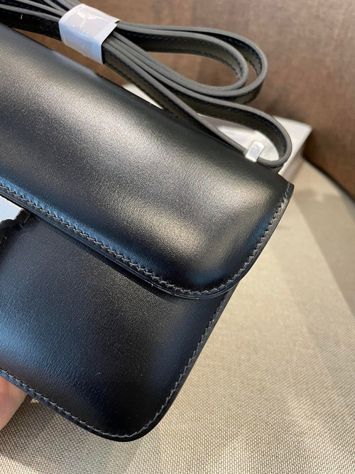 BLACK SMOOTH STRUCTURED CROSSBODY BAG