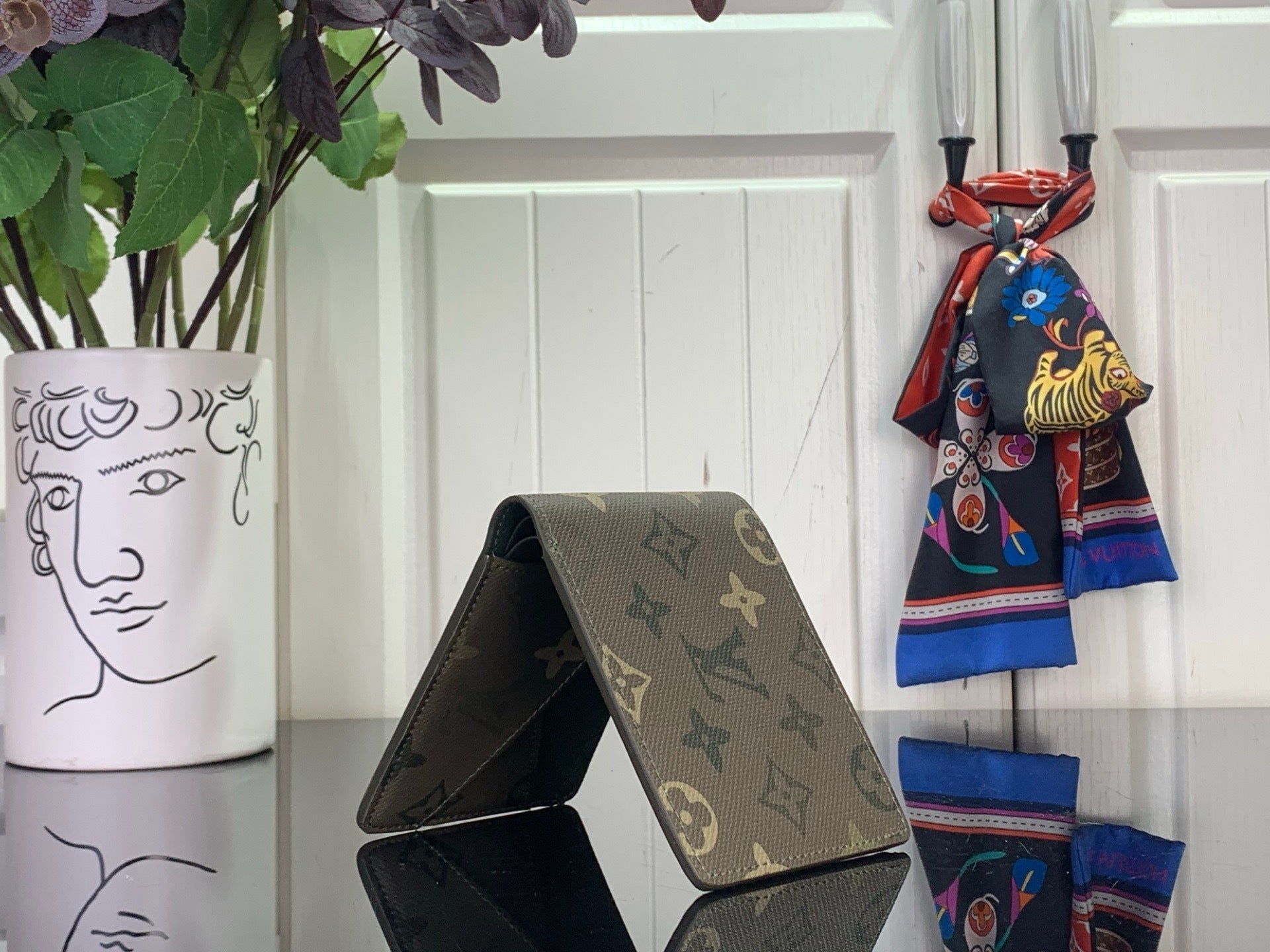 CLASSIC BIFOLD WALLET