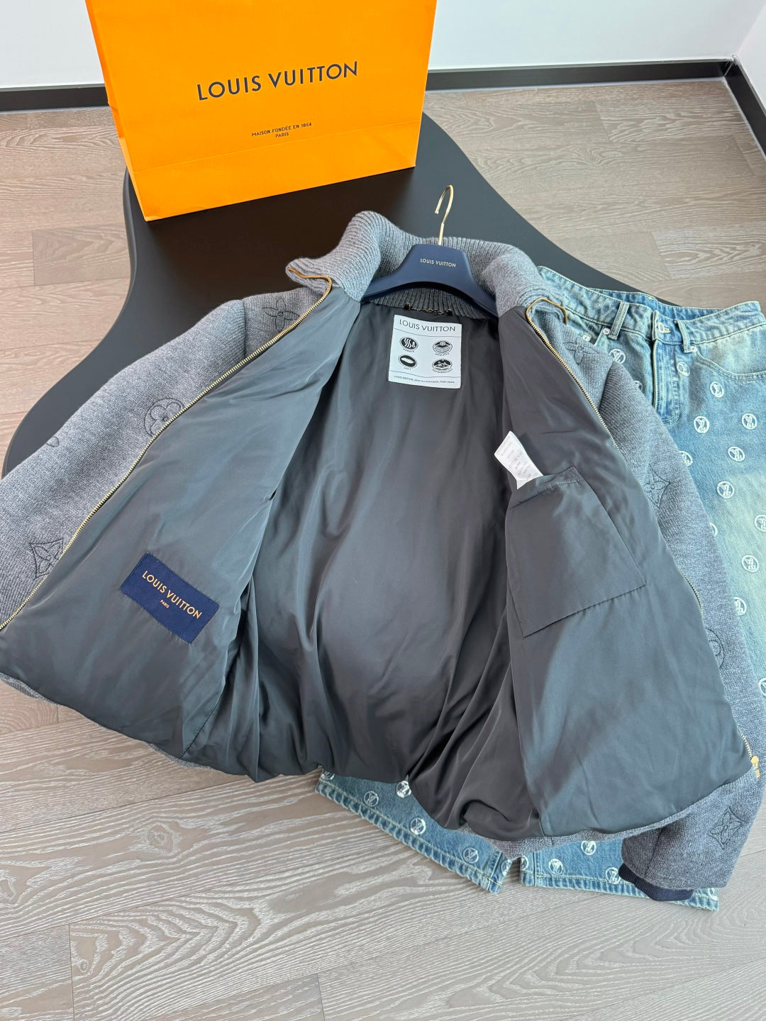 KNIT ZIP-UP JACKET WITH EMBOSSED PATTERN