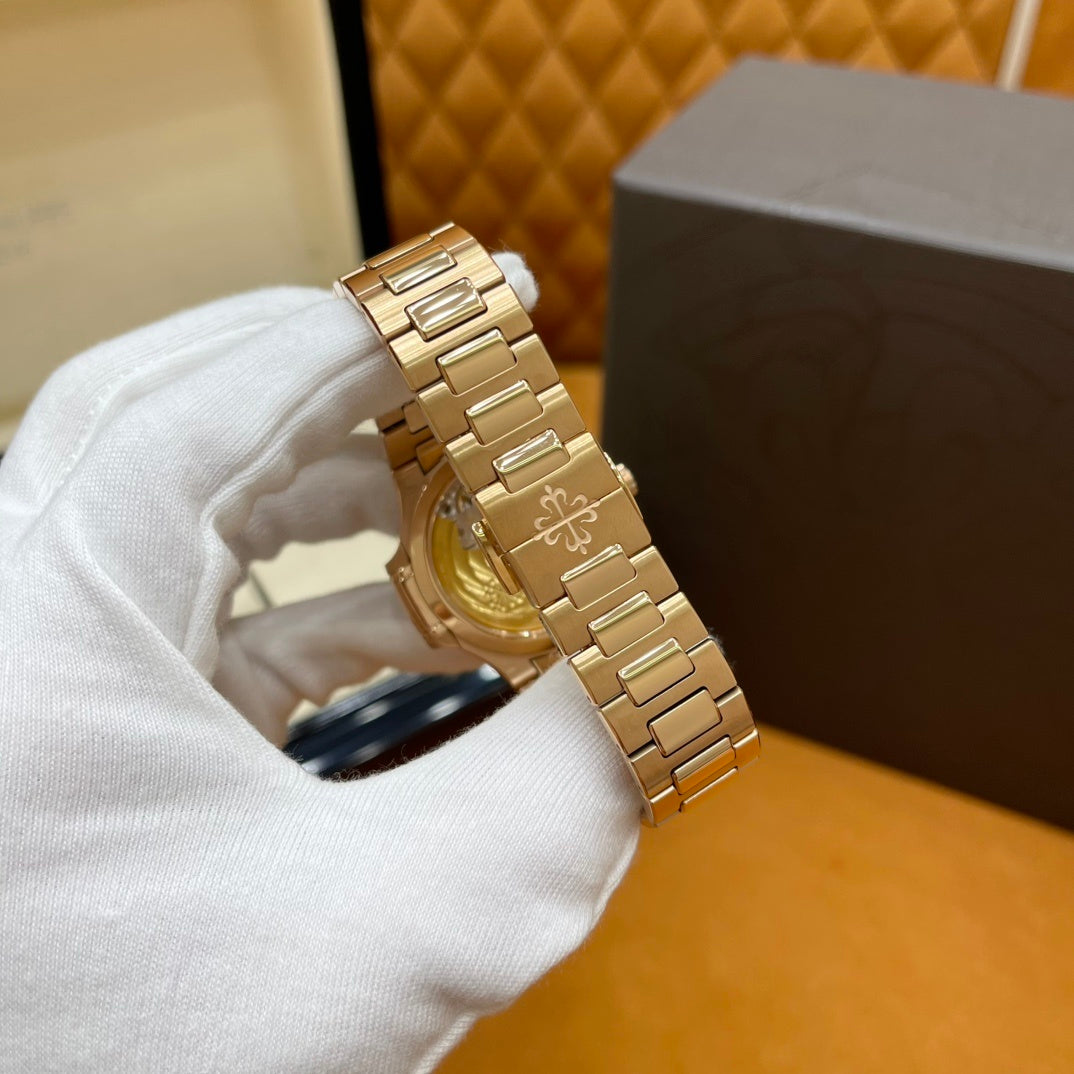 GOLD LUXURY MINIMALIST WATCH