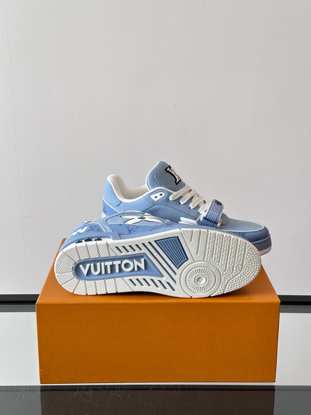 LIGHT BLUE CHUNKY SNEAKERS