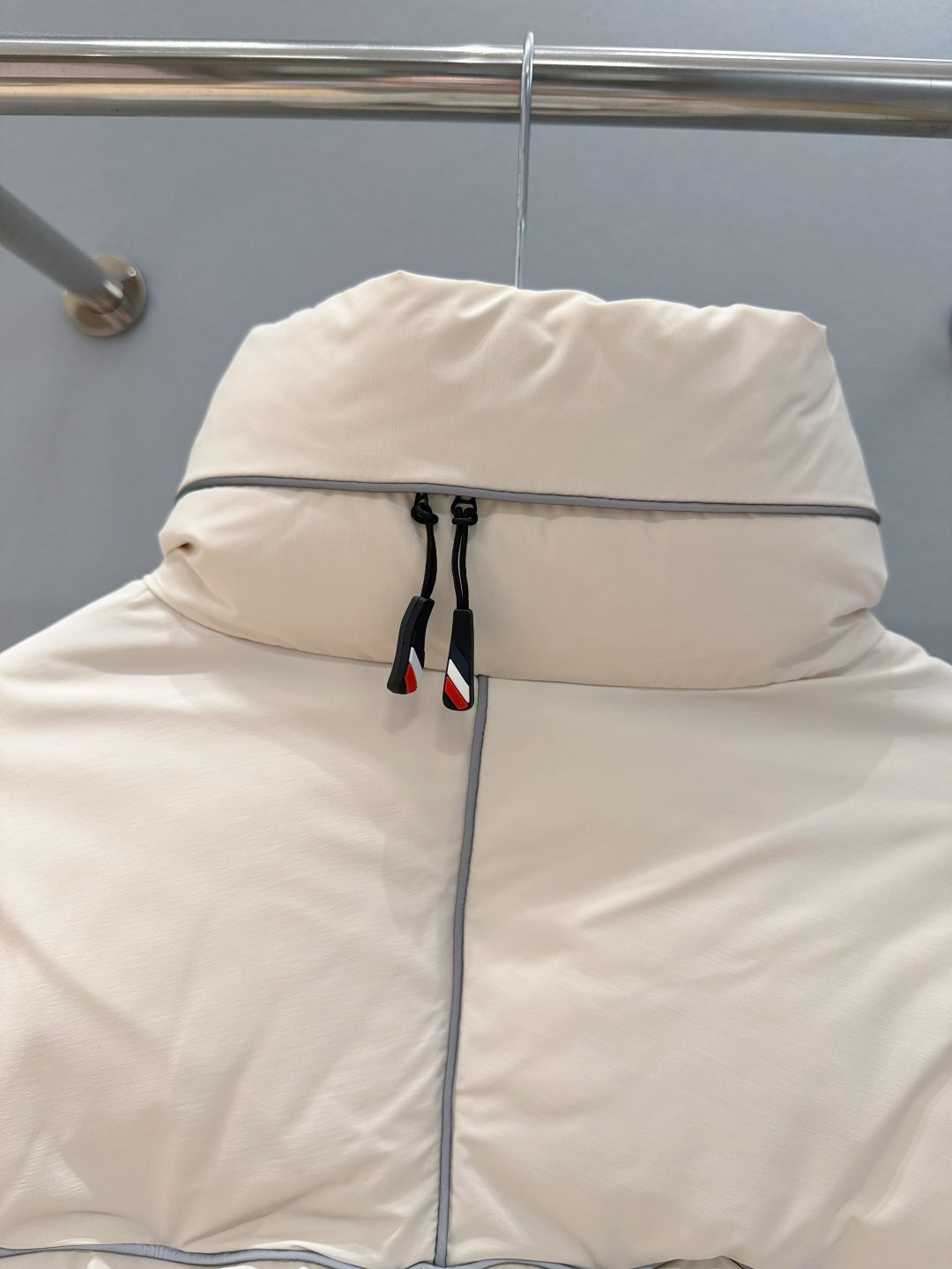 CROPPED PADDED JACKET WITH HIGH COLLAR AND TECH DETAILS