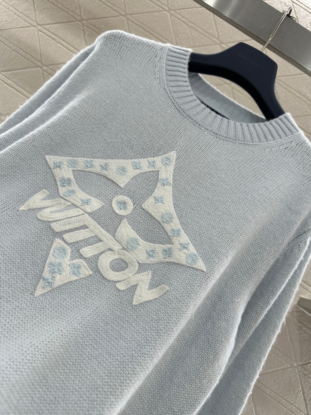 EMBOSSED GRAPHIC CREWNECK KNIT SWEATER