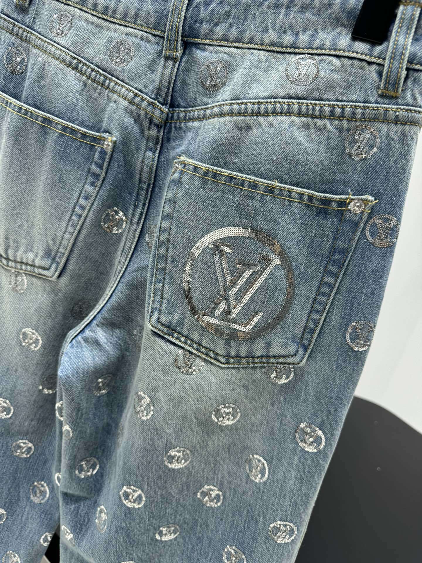 STRAIGHT-LEG DENIM JEANS WITH ALLOVER PRINT