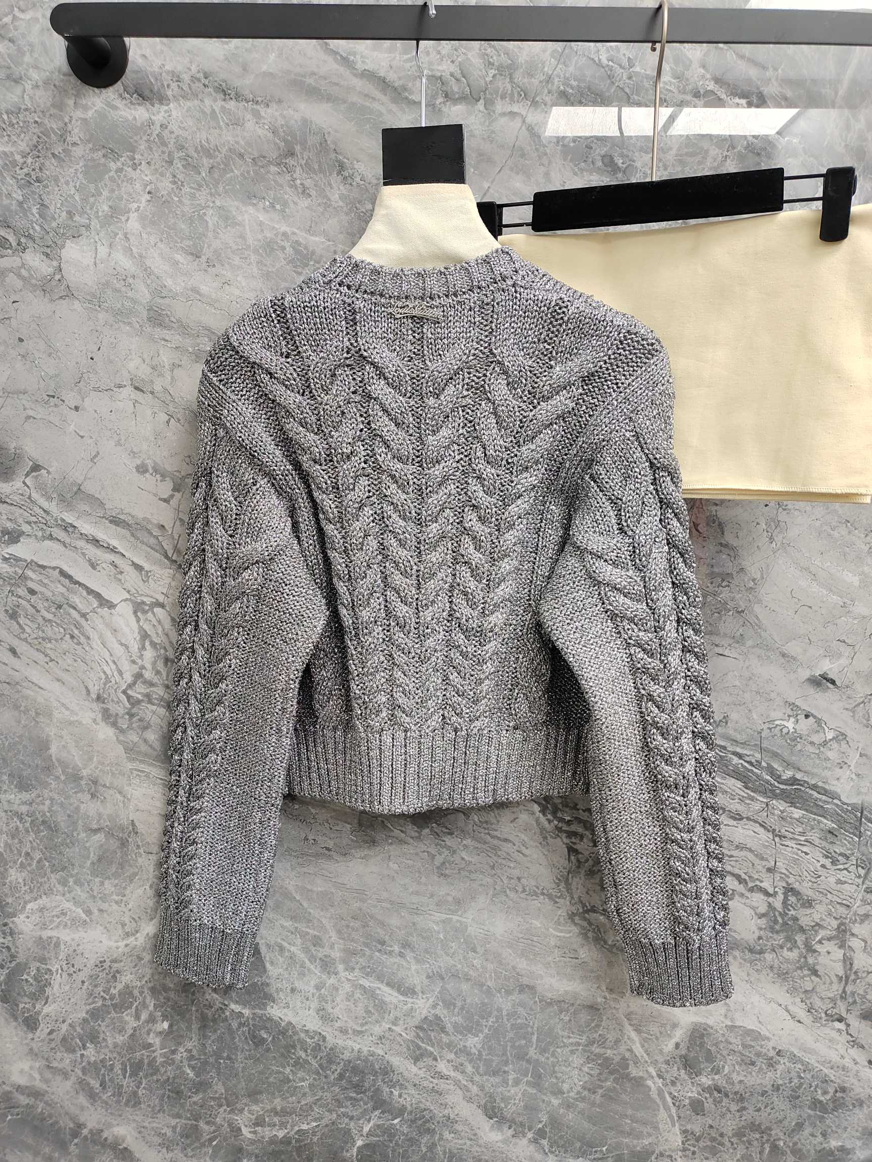 CROPPED CABLE KNIT CARDIGAN