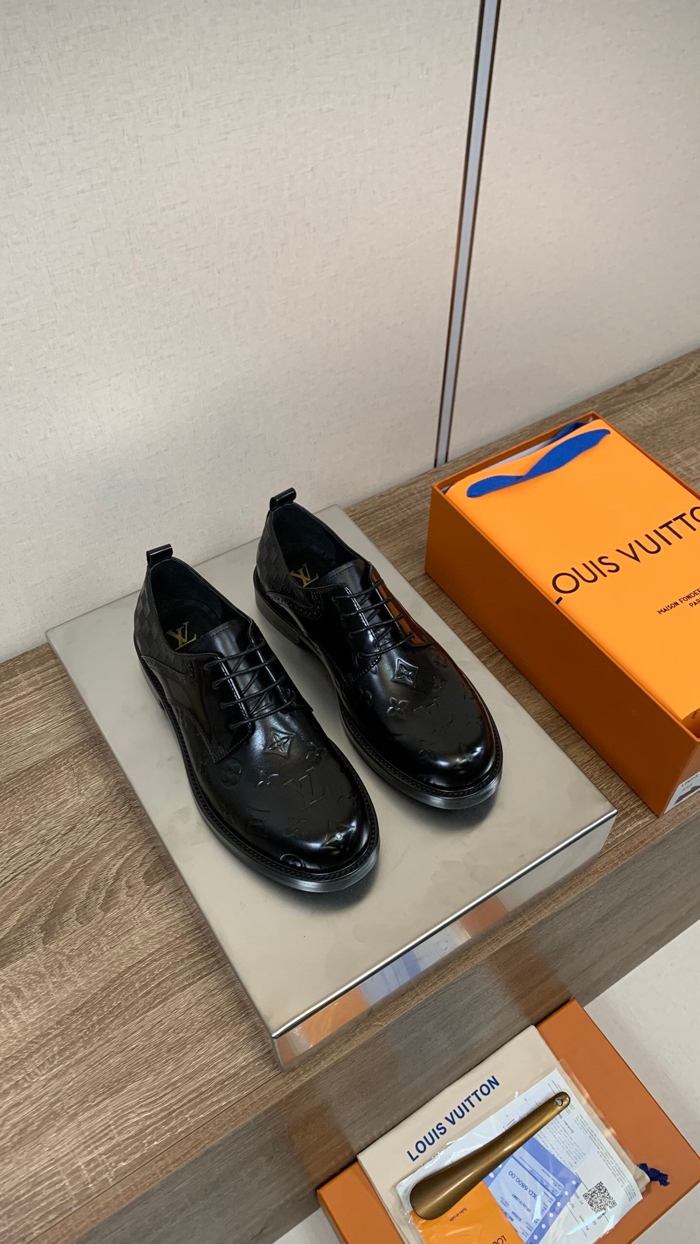 BLACK EMBOSSED LEATHER LACE-UP DRESS SHOES