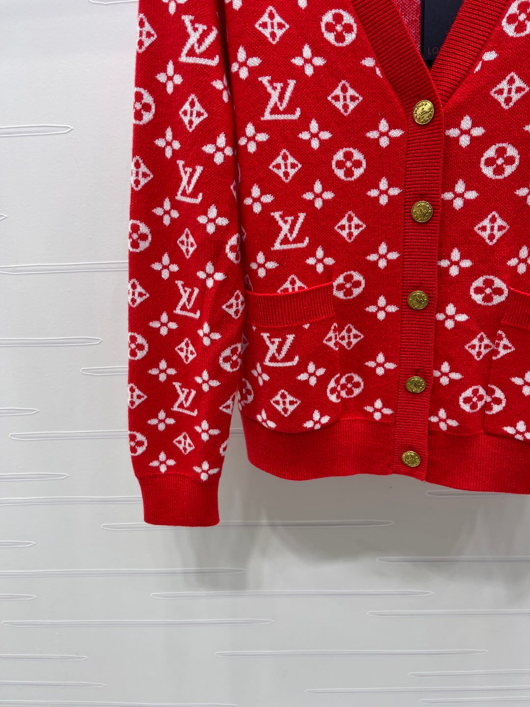 PATTERNED V-NECK BUTTON-UP KNIT CARDIGAN