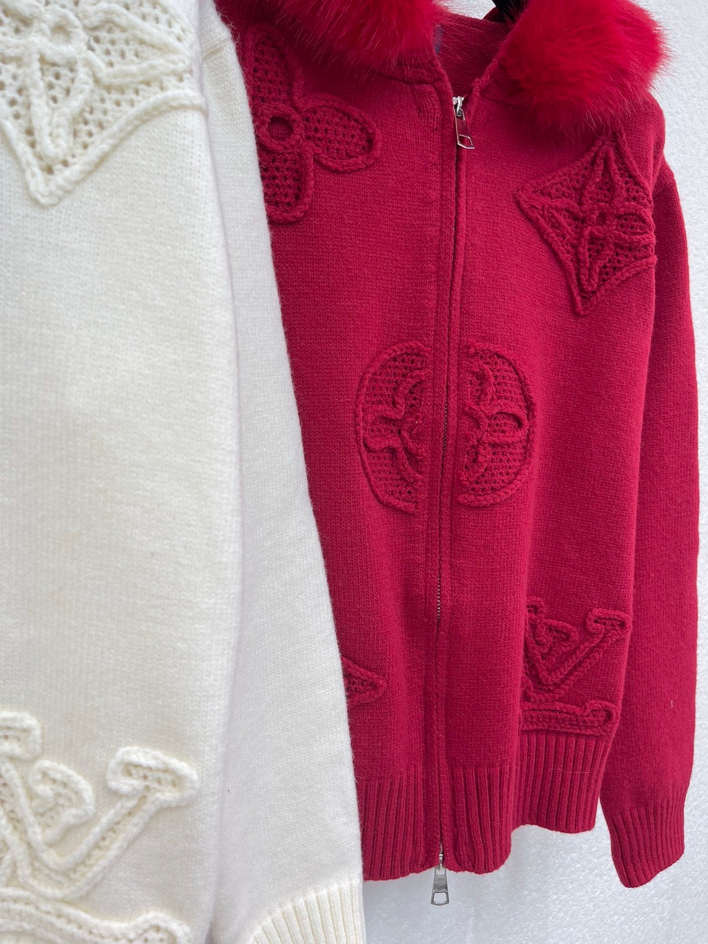 EMBOSSED KNIT ZIP HOODIE WITH FUR TRIM