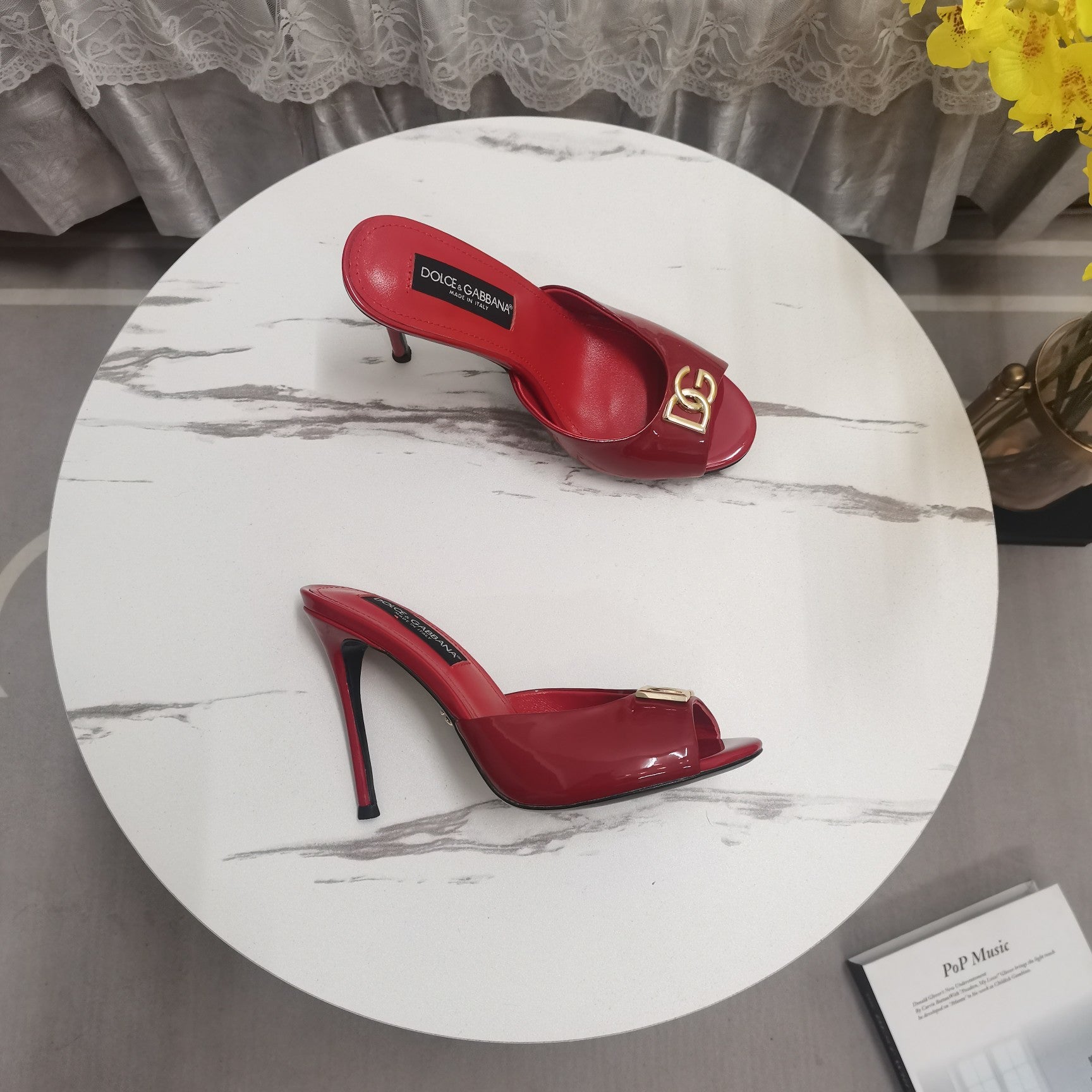 RED PATENT MULE HEEL SANDALS WITH GOLD LOGO DETAIL
