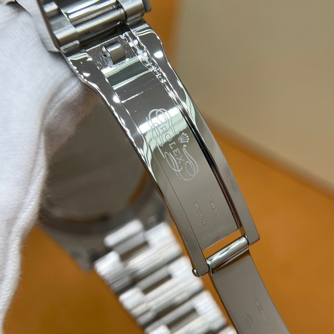 LUXURY CHRONOGRAPH STEEL WATCH