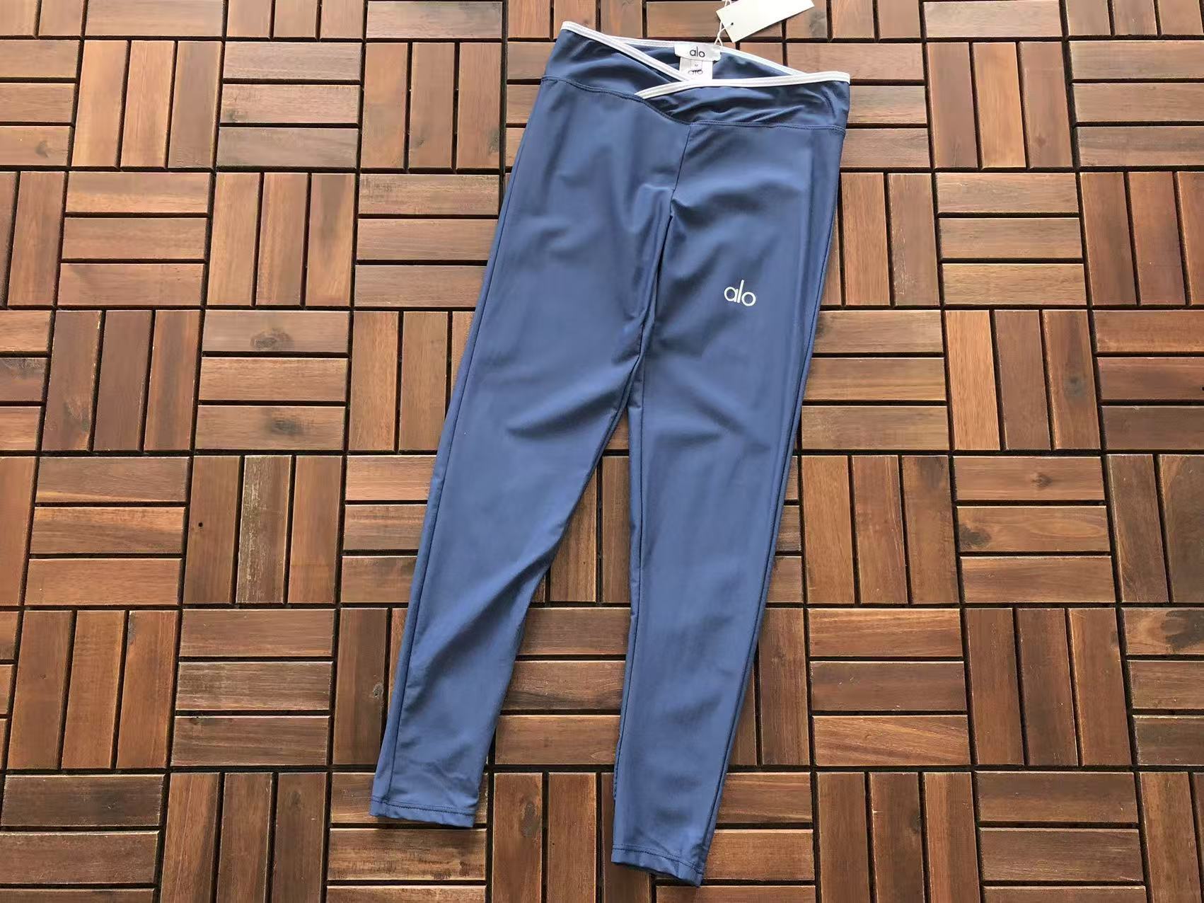 SPORT BRA & HIGH-WAIST LEGGINGS SET