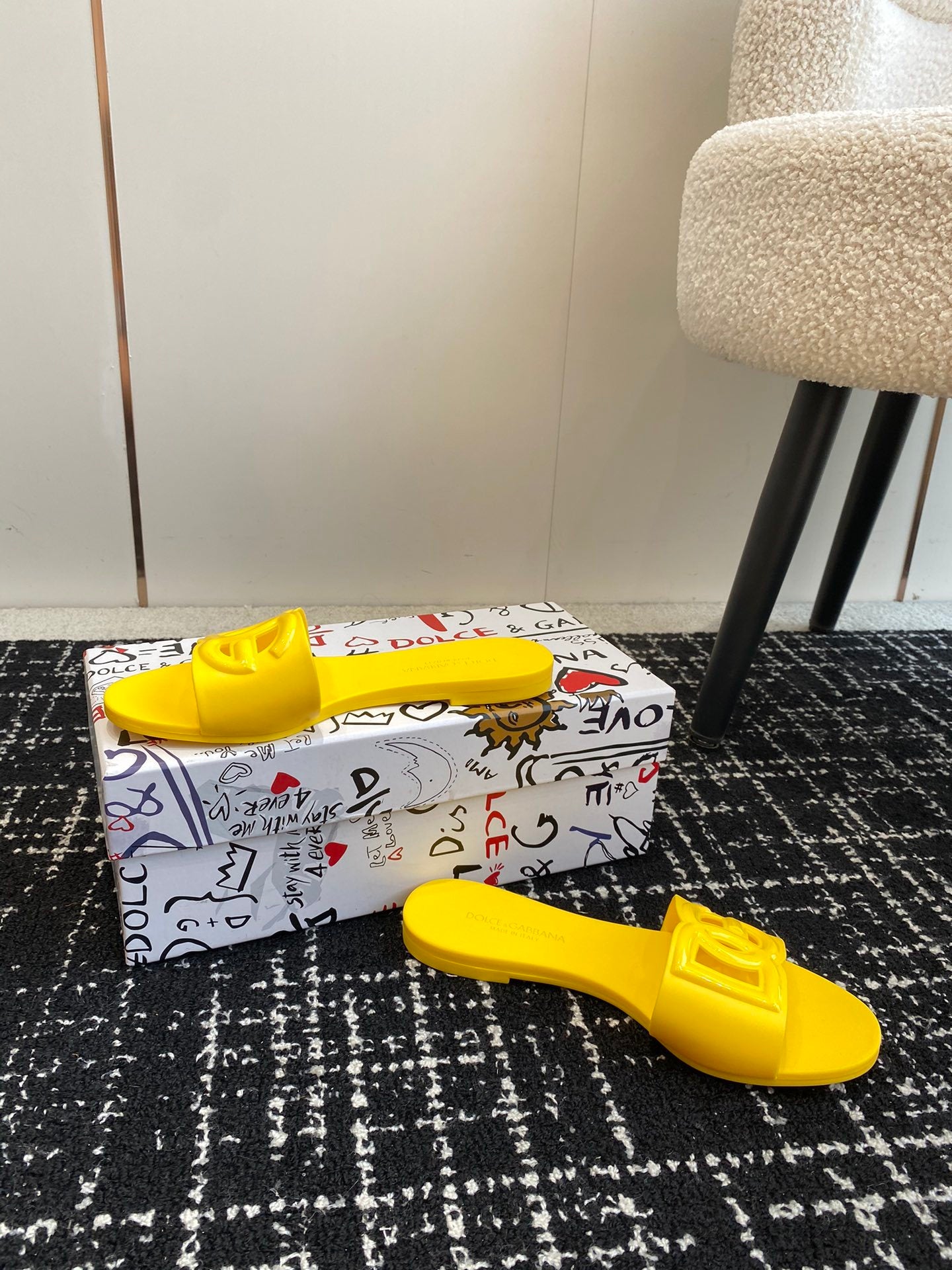 YELLOW LOGO RUBBER SLIDES