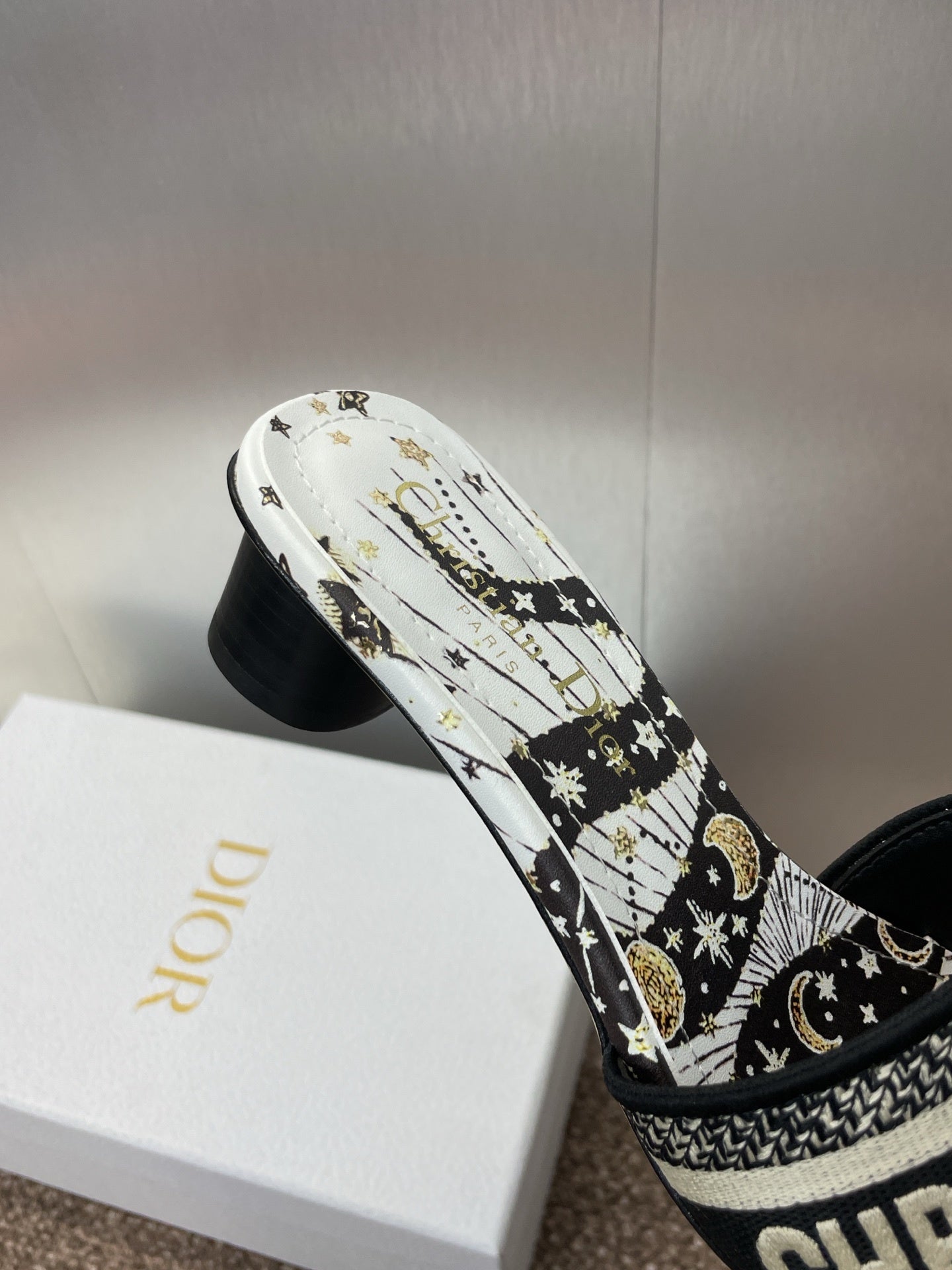 LOGO JACQUARD MID-HEEL MULES – BLACK CONSTELLATION PRINT