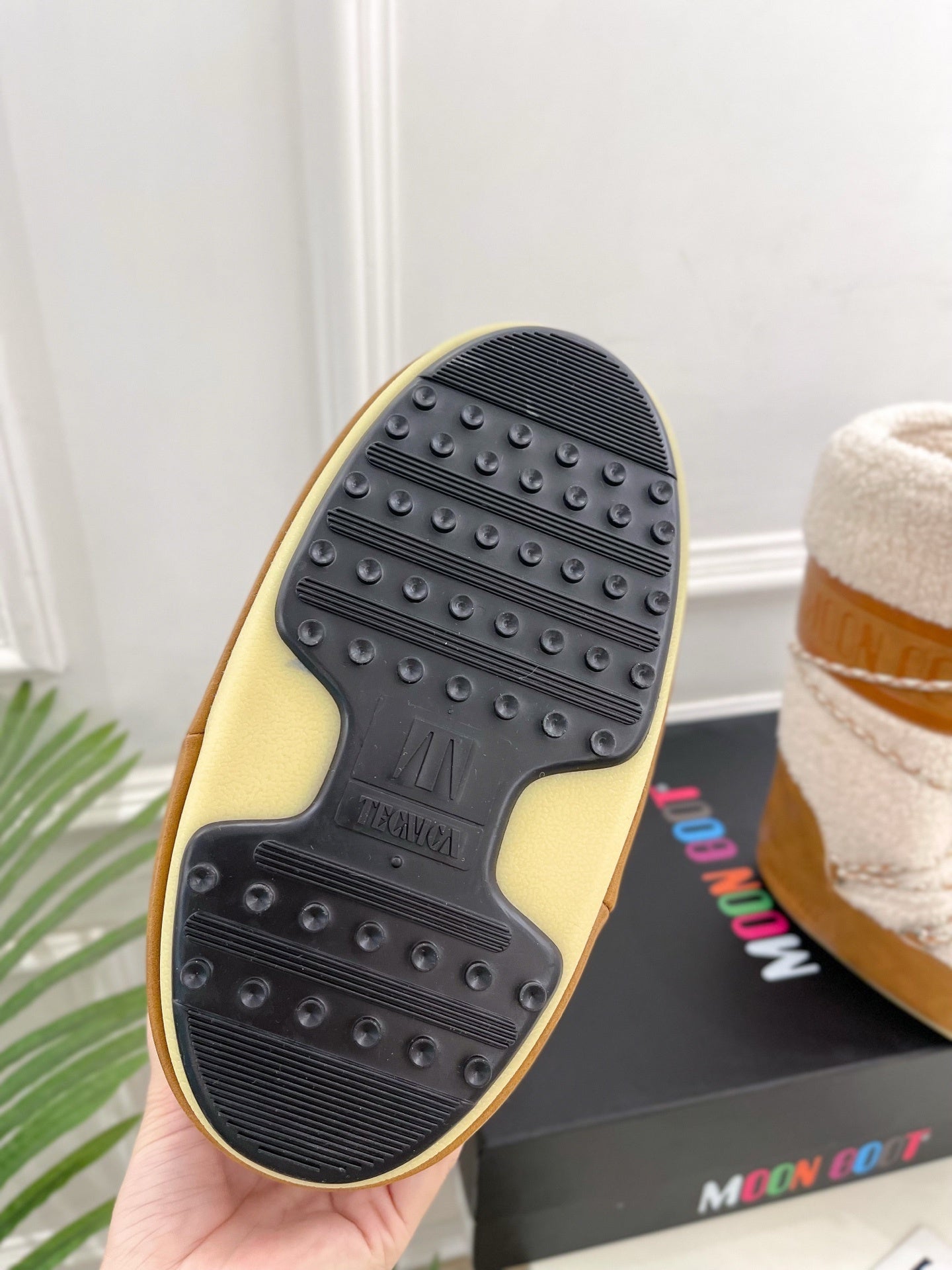 CREAM FAUX FUR LINED WINTER BOOTS WITH TAN SUEDE EFFECT SOLE