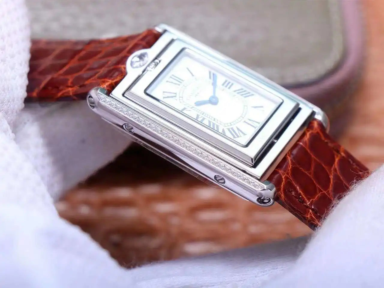 RECTANGULAR DIAL LEATHER STRAP WATCH