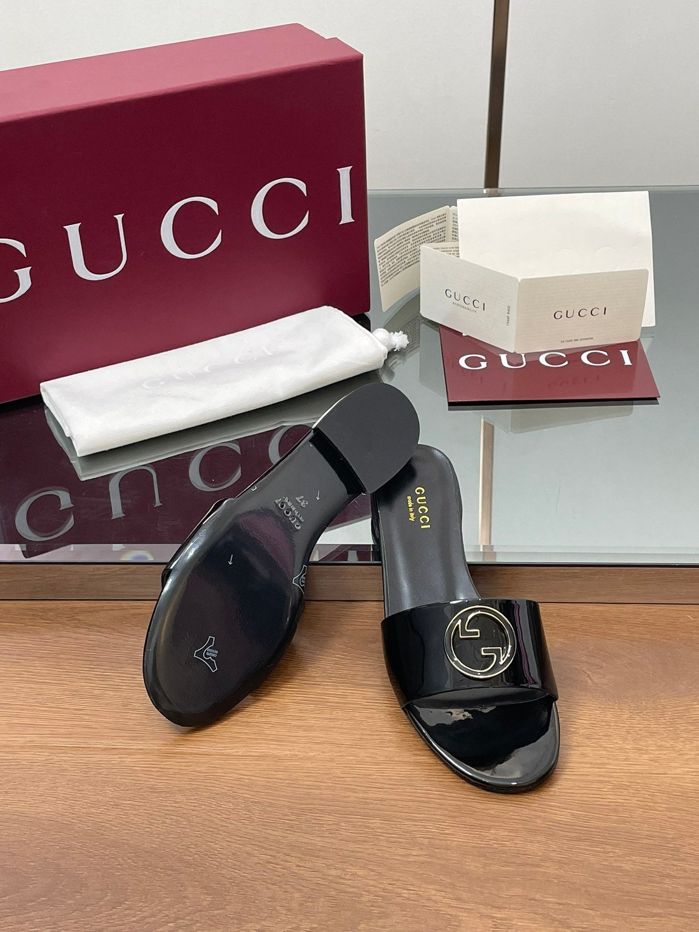 BLACK PATENT LOGO SLIDES