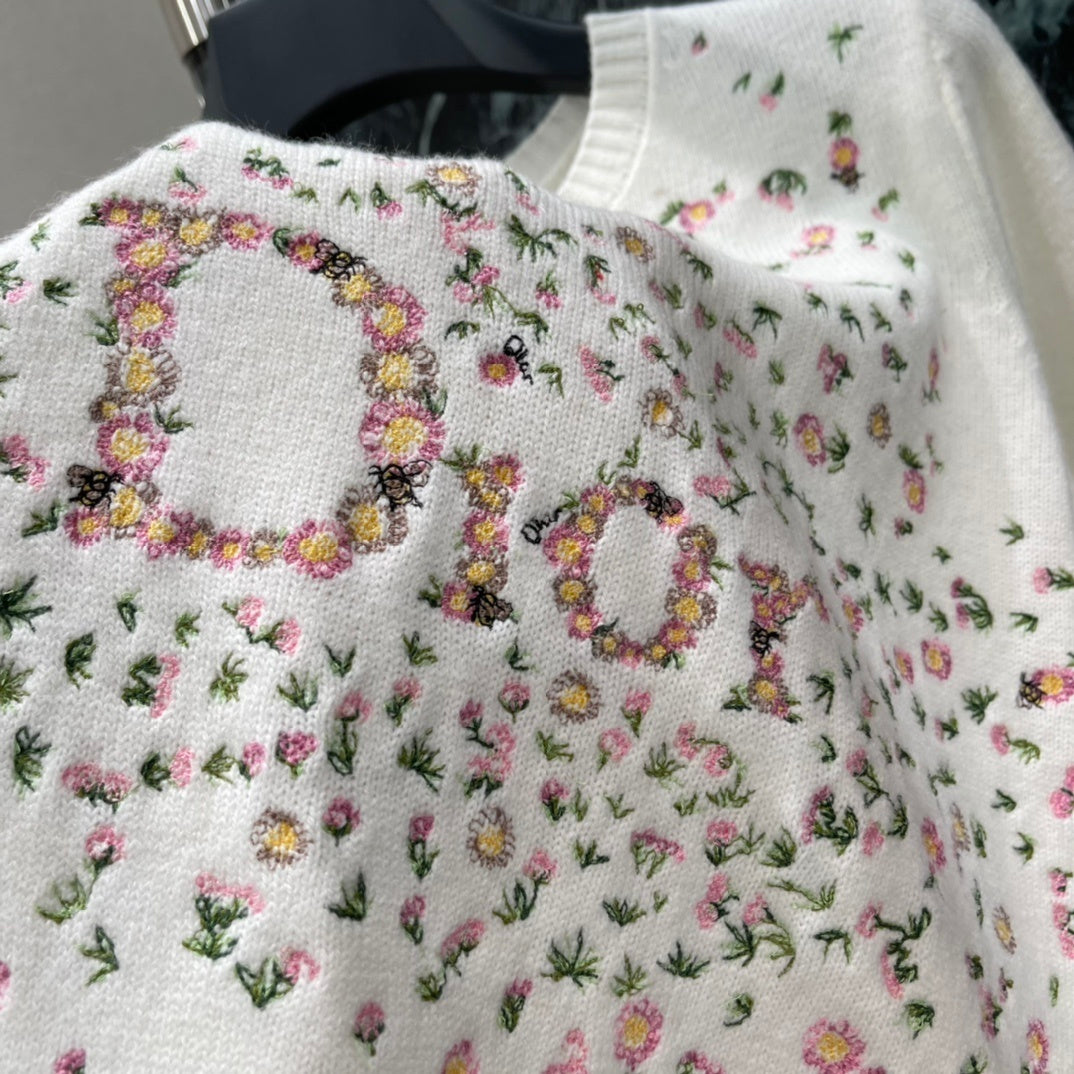 FLORAL EMBROIDERED KNIT TOP