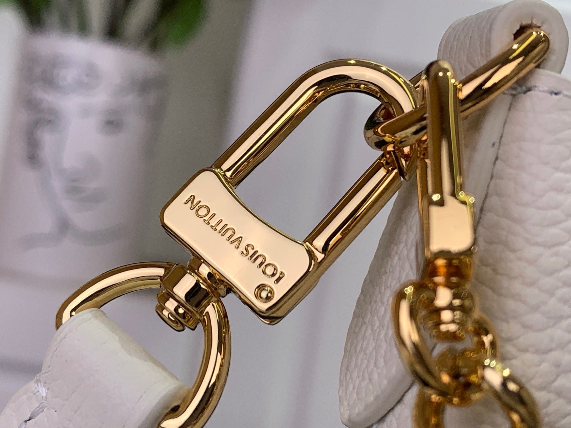 CHAIN ACCENT SHOULDER BAG