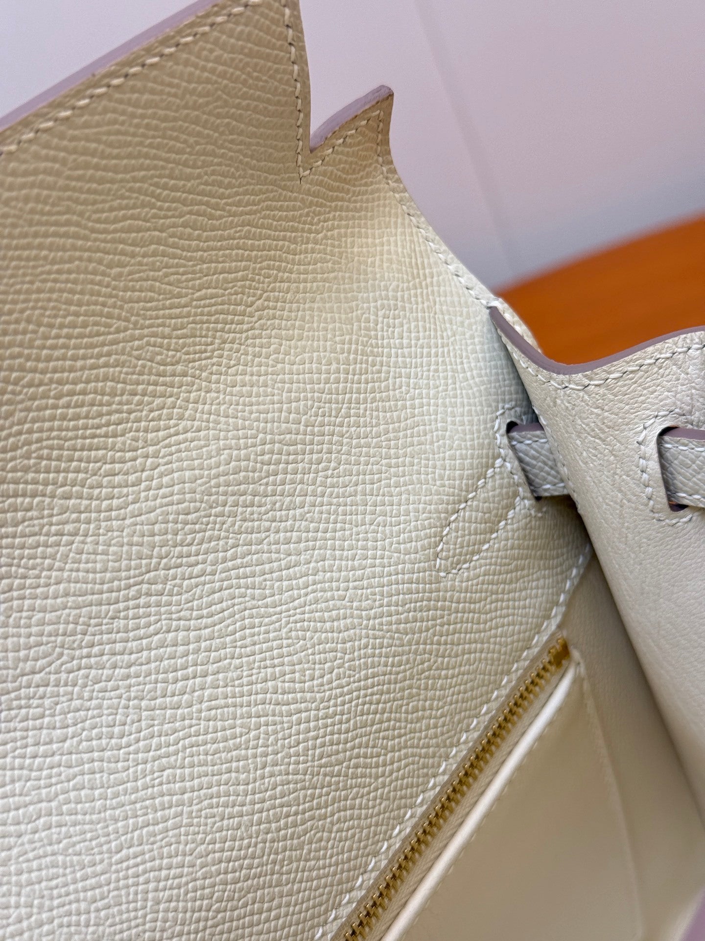 PEARL WHITE CLASSIC TOP HANDLE BAG