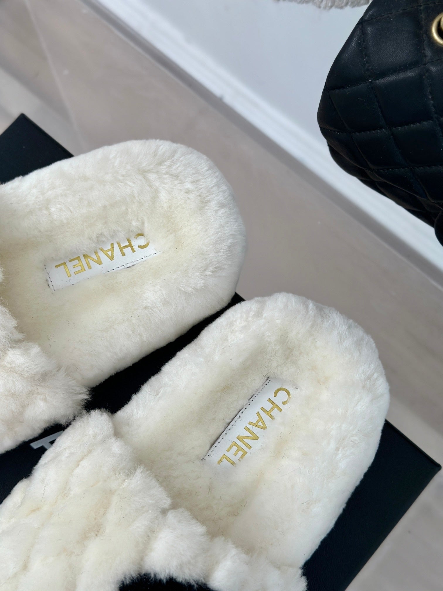 PLUSH FAUX FUR SLIDES – IVORY