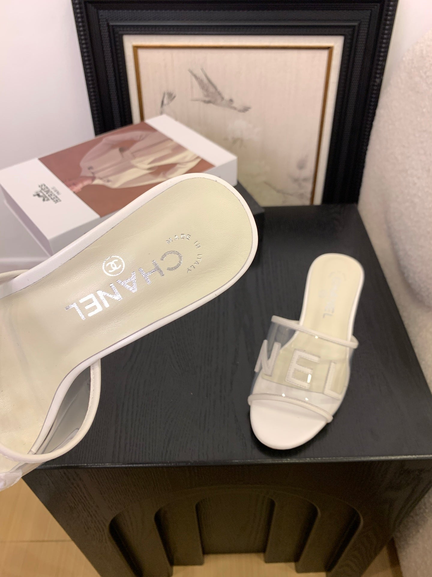 CLEAR LOGO STRAP FLAT SLIDES – WHITE