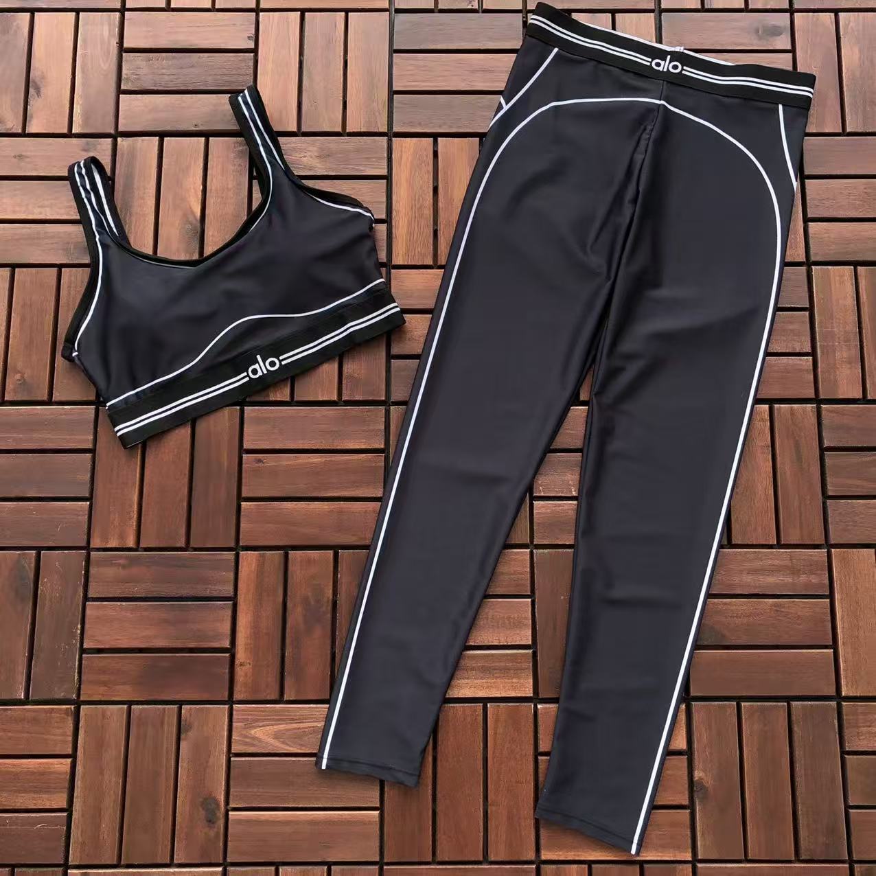 CONTRAST TRIM SPORTS BRA & LEGGINGS SET