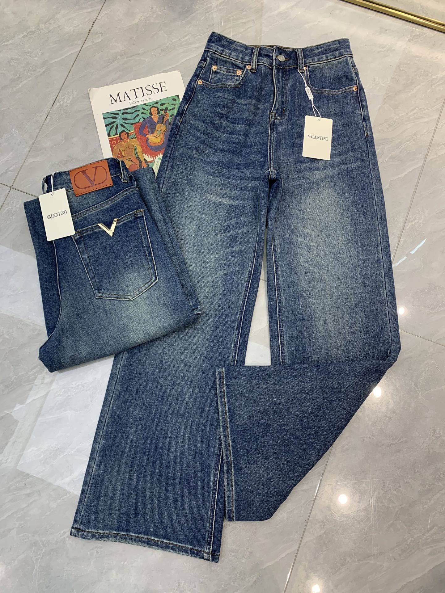 HIGH-WAIST WIDE LEG DENIM JEANS WITH LOGO DETAIL