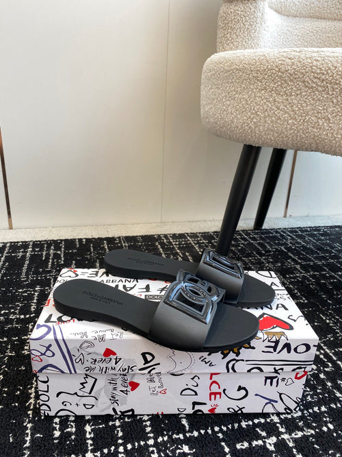 BLACK LOGO RUBBER SLIDES
